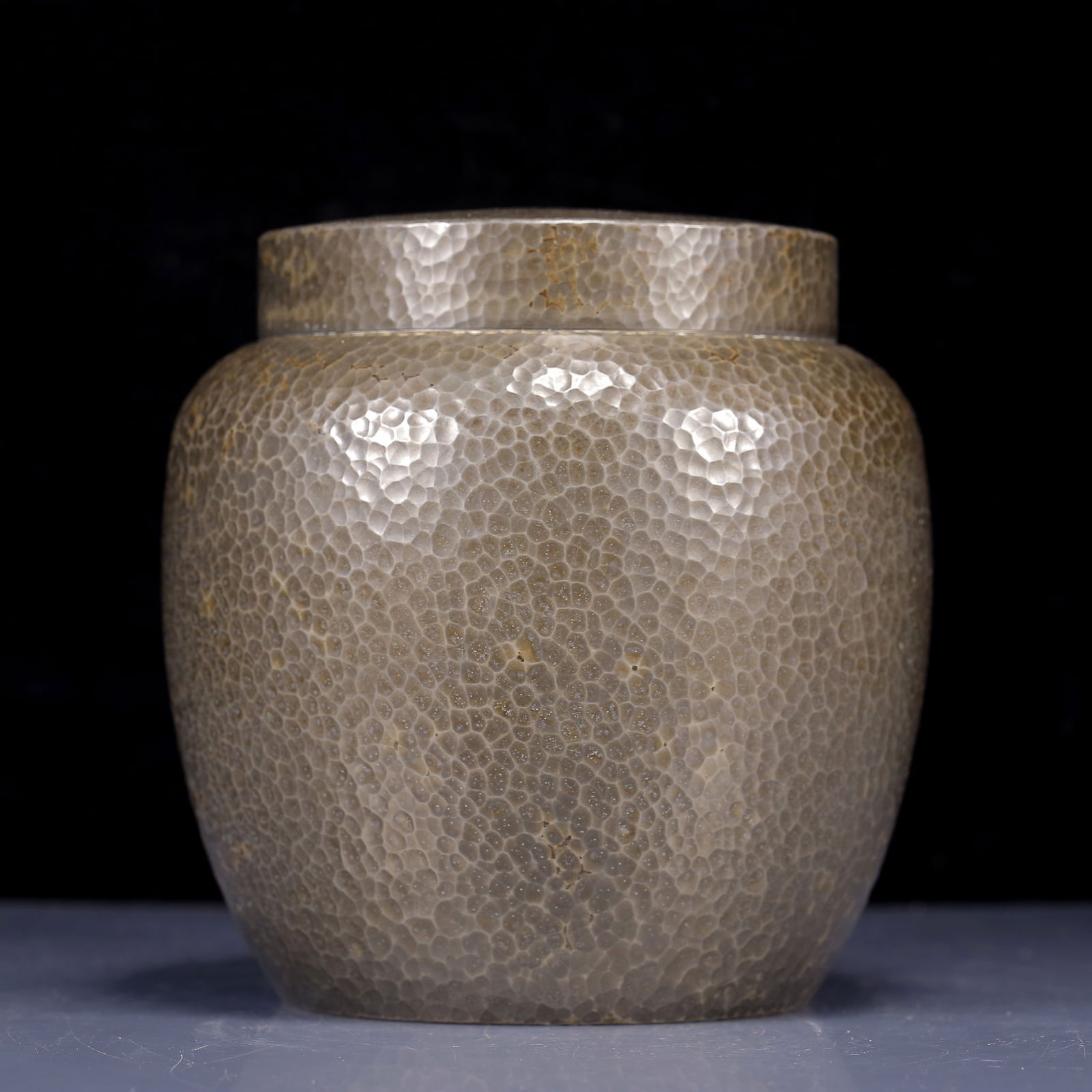 An Exquisite Tin Tea Caddy: An Exquisite Tin Tea Caddy,Qing Dynasty, China, With Mark,Size:6.7inx7.5in,Weight:1965g 锡茶叶罐，清代， 带款