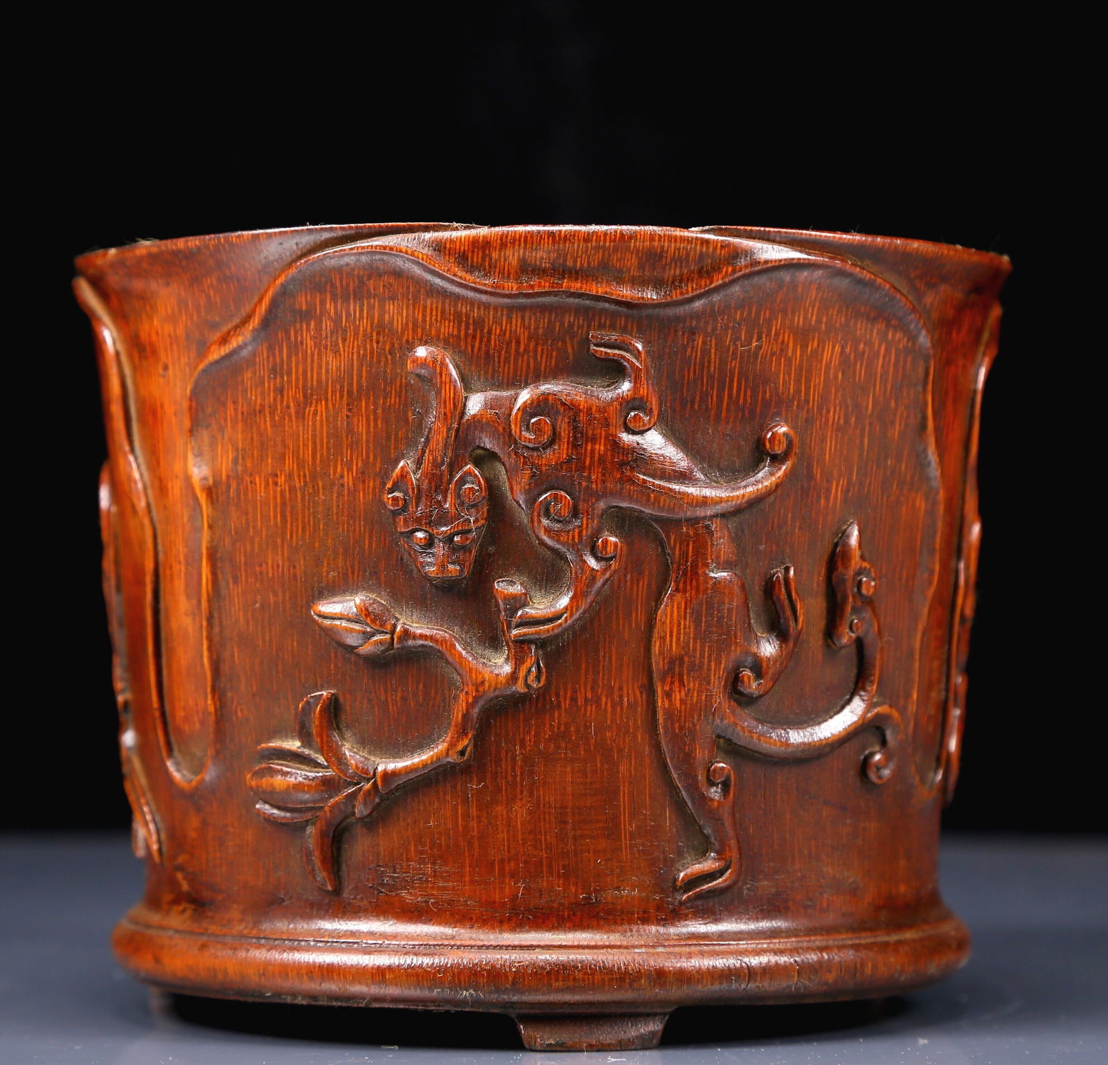 An Exquisite Bamboo Chi-Dragon Pattern Brush Pot: An Exquisite Bamboo Chi-Dragon Pattern Brush Pot,Qing Dynasty, China,Size:6.1inx4.7in,Weight:245g 竹雕螭龙纹笔筒，清代