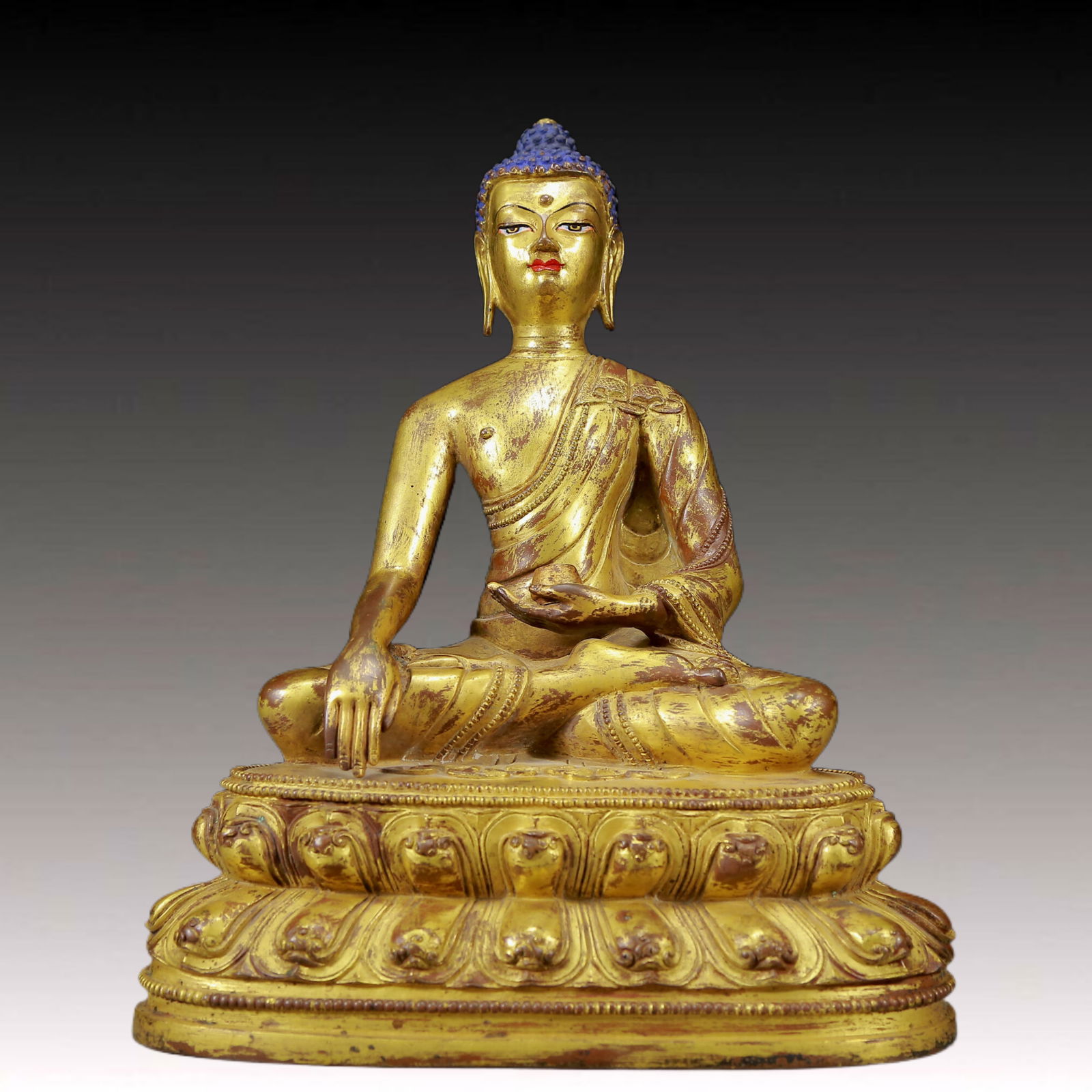 A Solemn Gilt Bronze Statue of Sakyamuni: A Solemn Gilt Bronze Statue of Sakyamuni,Ming Dynasty, China,Size:9.1inx5.5inx11.8in,Weight:4700g 铜鎏金释迦摩尼像，明代