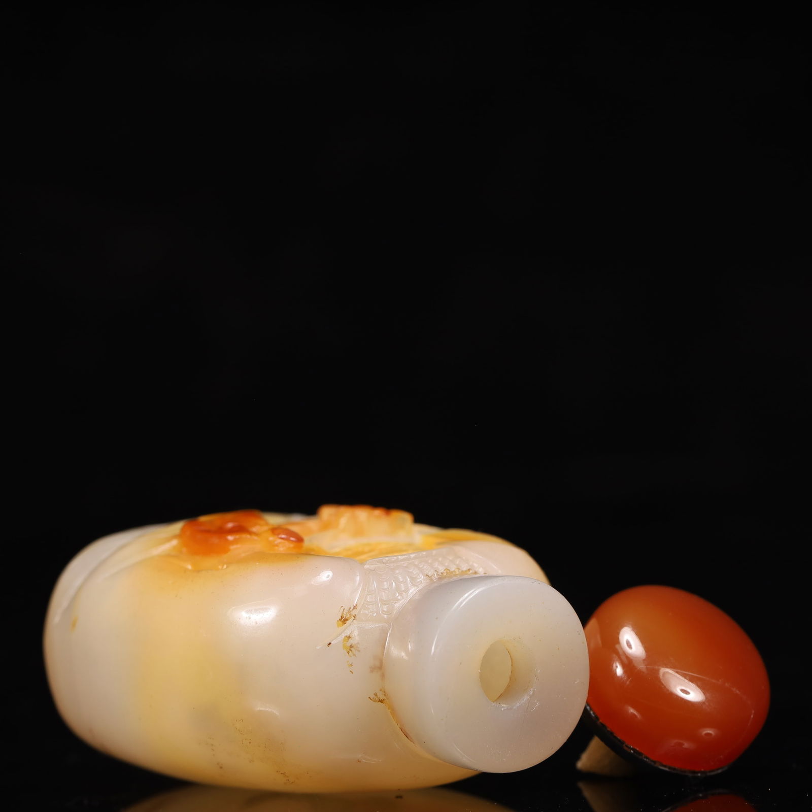 An Exquisite Agate Figure and Bats Pattern Snuff Bottle - 8