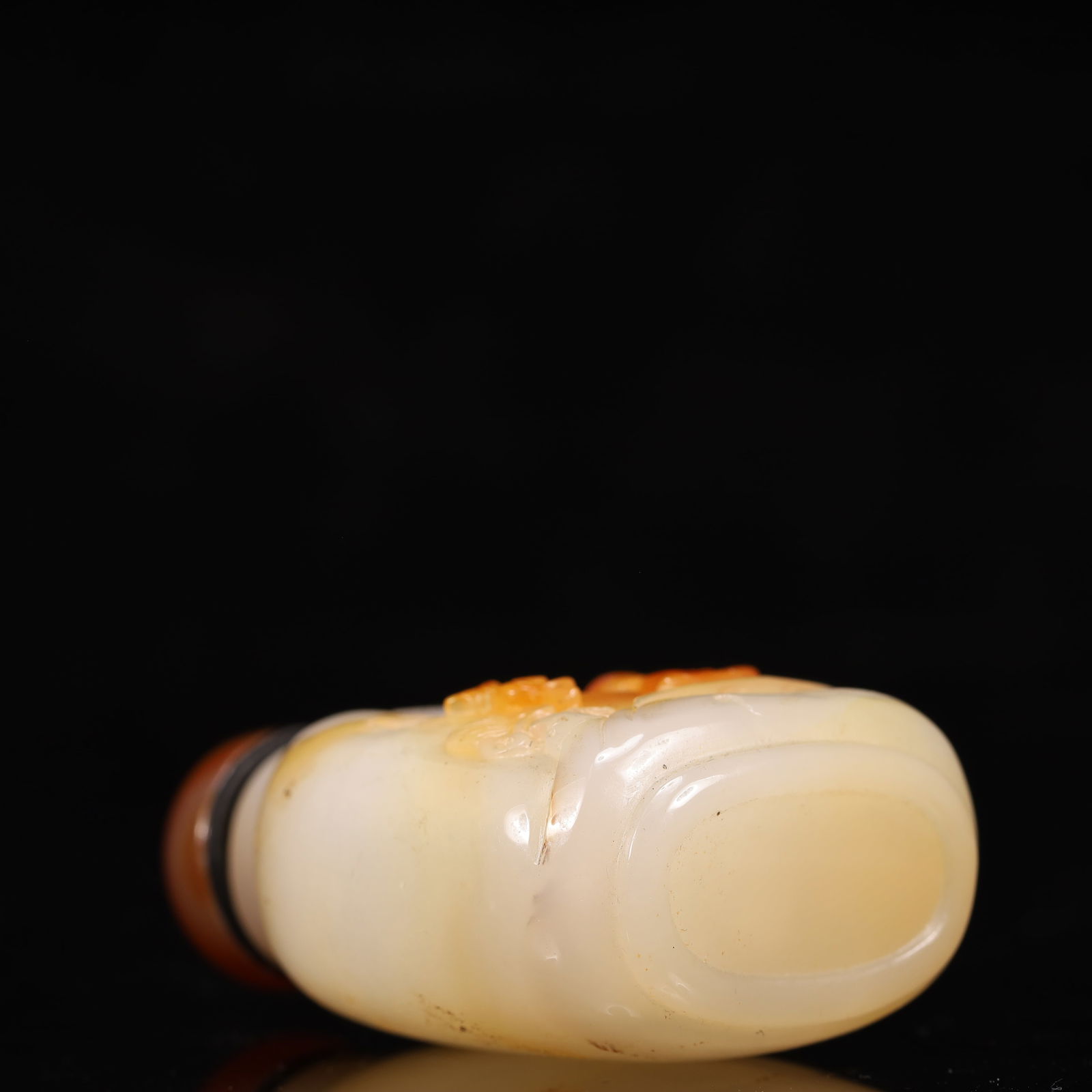 An Exquisite Agate Figure and Bats Pattern Snuff Bottle - 9