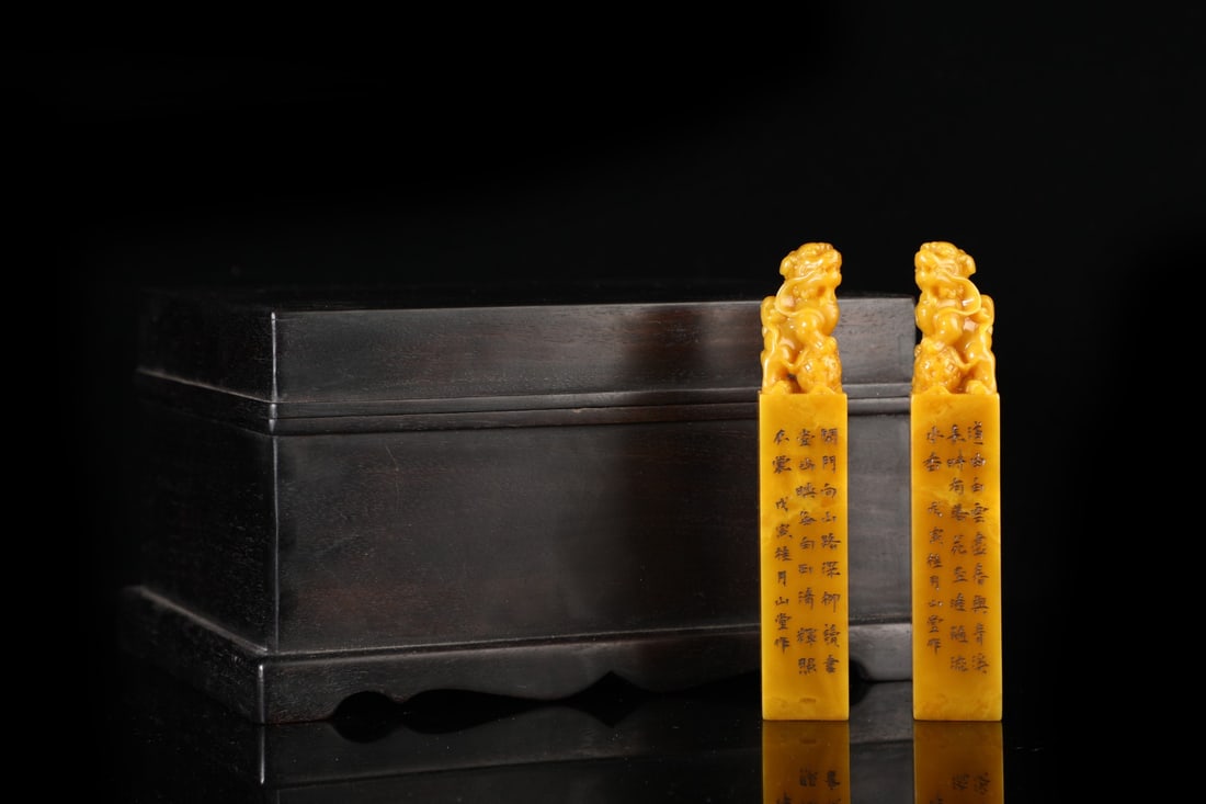 A Pair of Exquisite Tianhuang Stone Auspicious Beast Pattern Seals,With Poem: A Pair of Exquisite Tianhuang Stone Auspicious Beast Pattern Seals,With Poem,Qing Dynasty, China,Shantang Mark,Size:5.5inx1in,,Total Weight:413g 