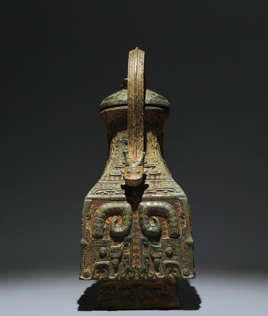 An Archaic Bronze Beast-Face Pattern Ewer - 5
