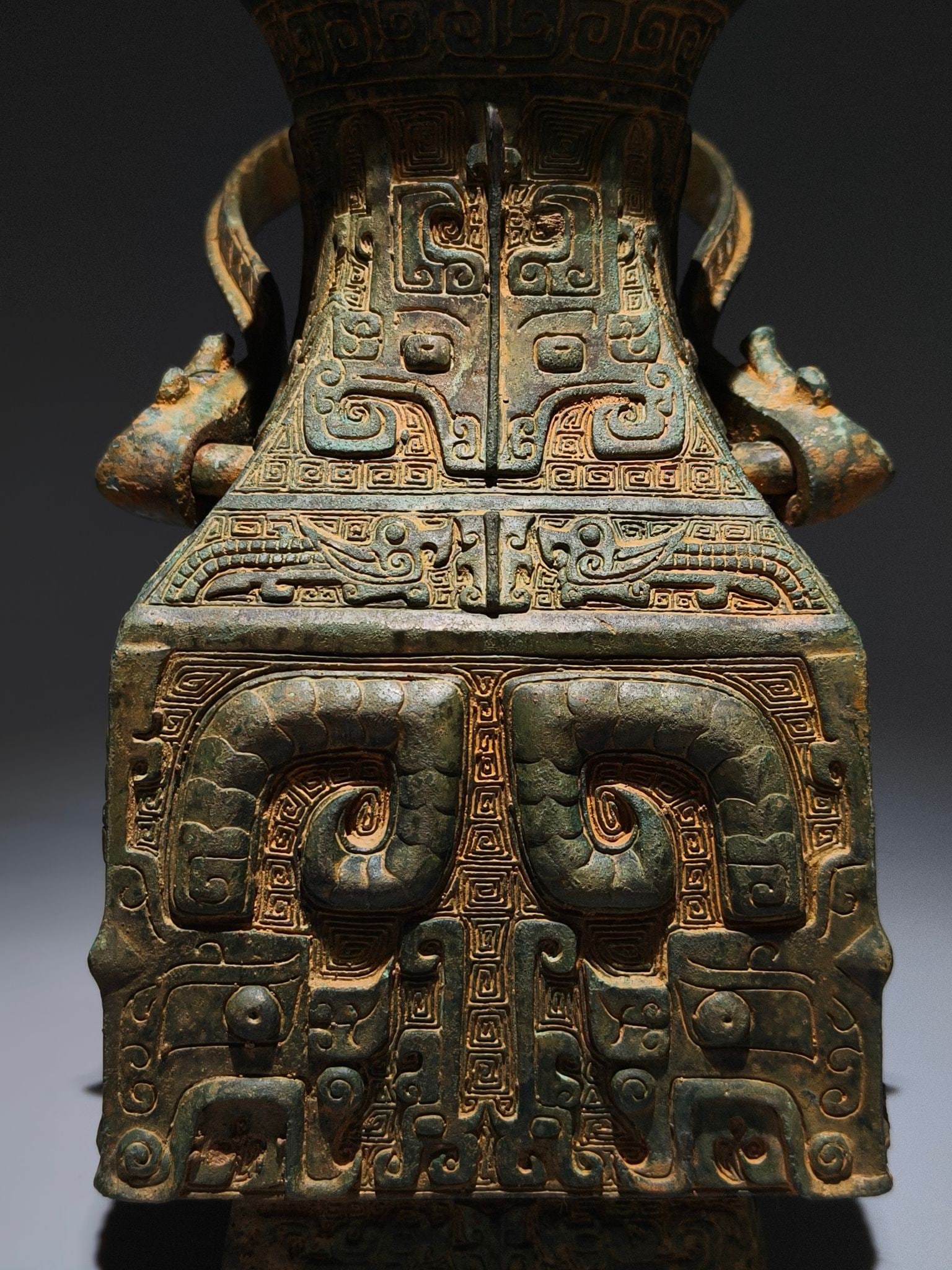 An Archaic Bronze Beast-Face Pattern Ewer - 8