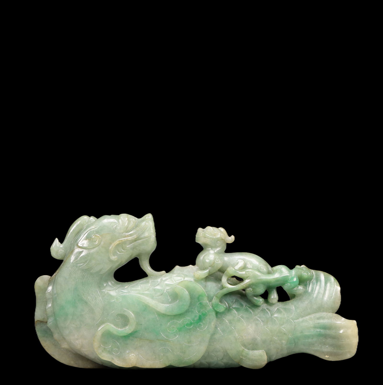 An Exquisite Jadeite Auspicious Cloud Pattern Auspicious Beast Ornament: An Exquisite Jadeite Auspicious Cloud Pattern Auspicious Beast Ornament, Qing Dynasty, China, Size:5.5inx0.8inx2.6in, Weight:266g 精美的翡翠祥云纹ண