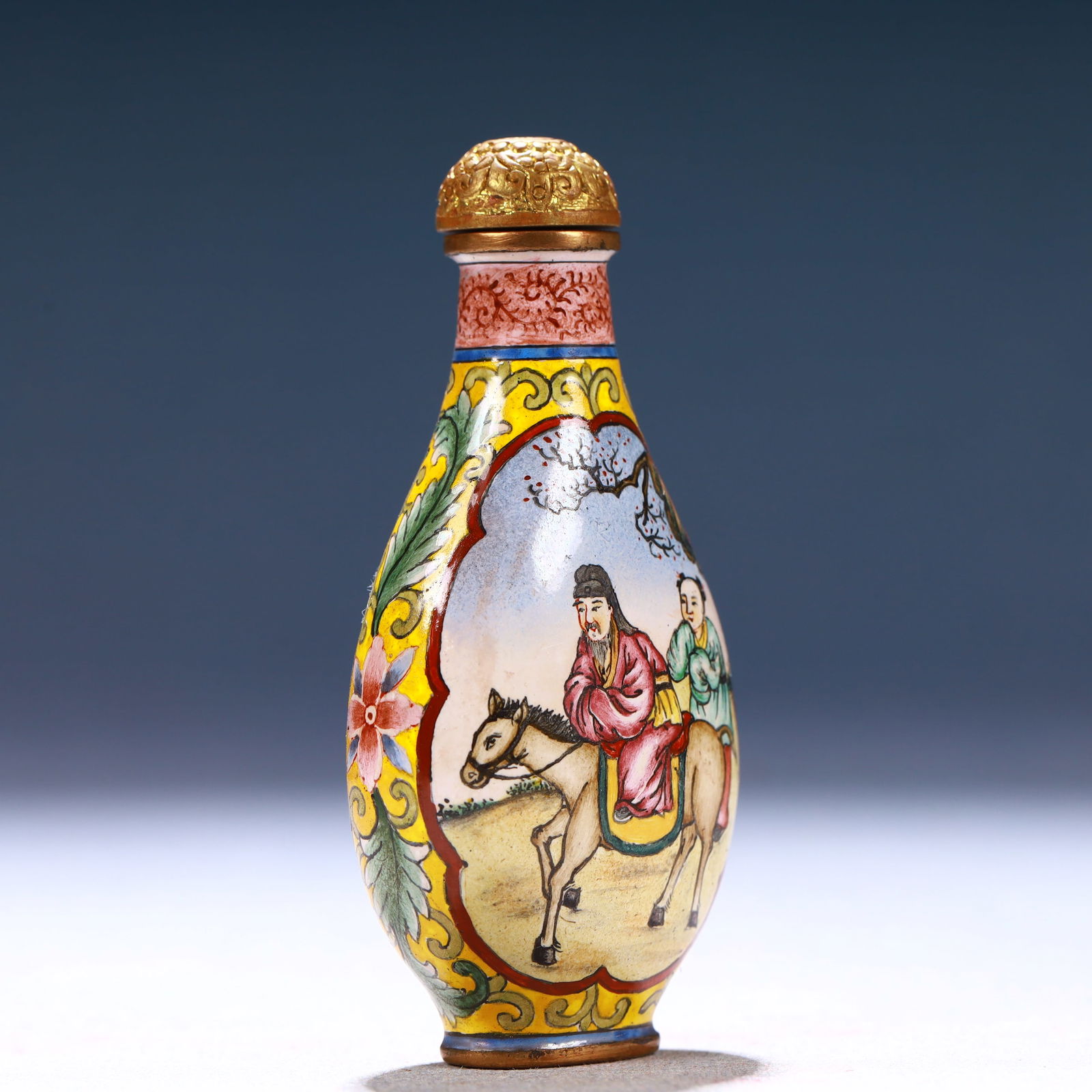 An Exquisite Painted Enamel Figure Pattern Snuff Bottle - 3