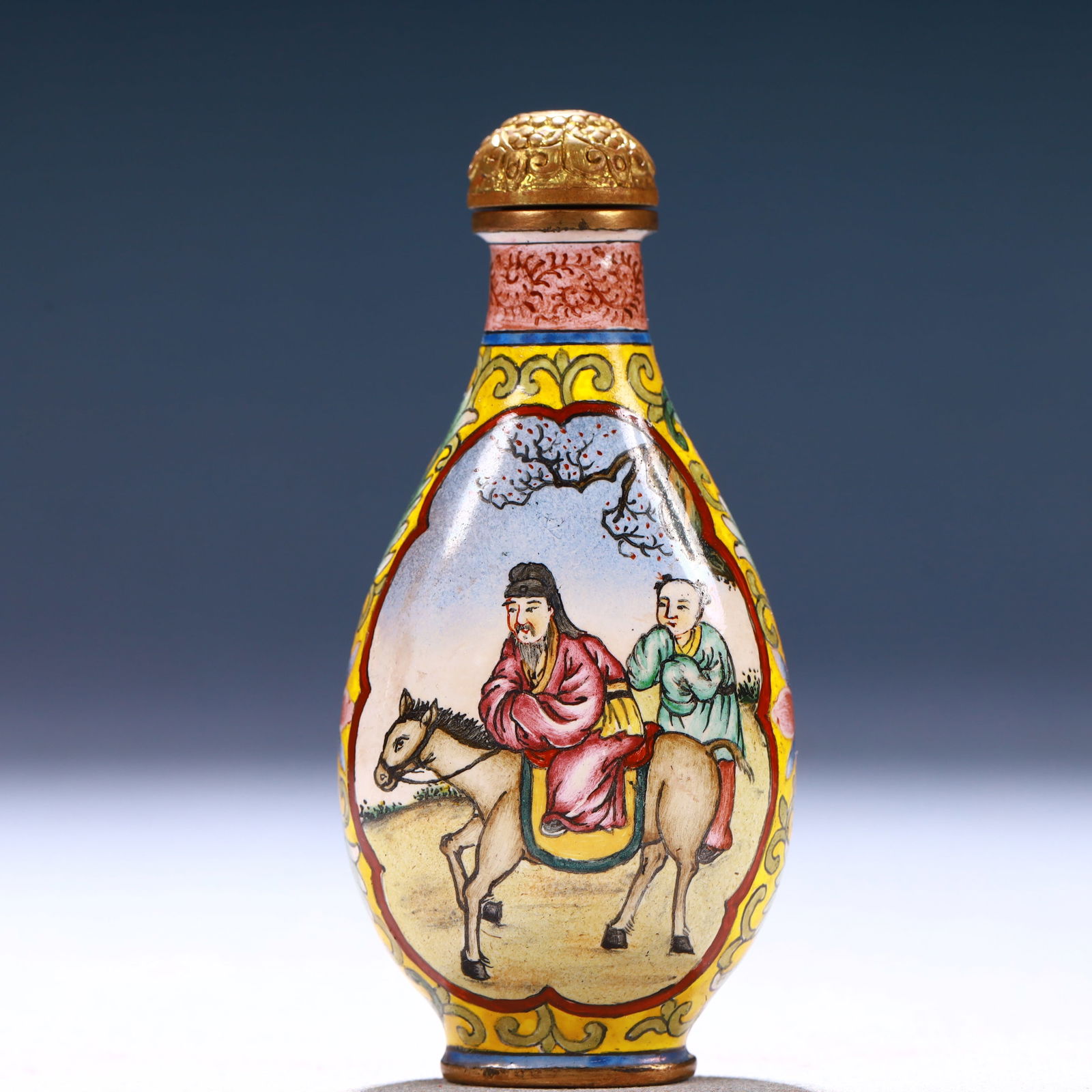An Exquisite Painted Enamel Figure Pattern Snuff Bottle - 4