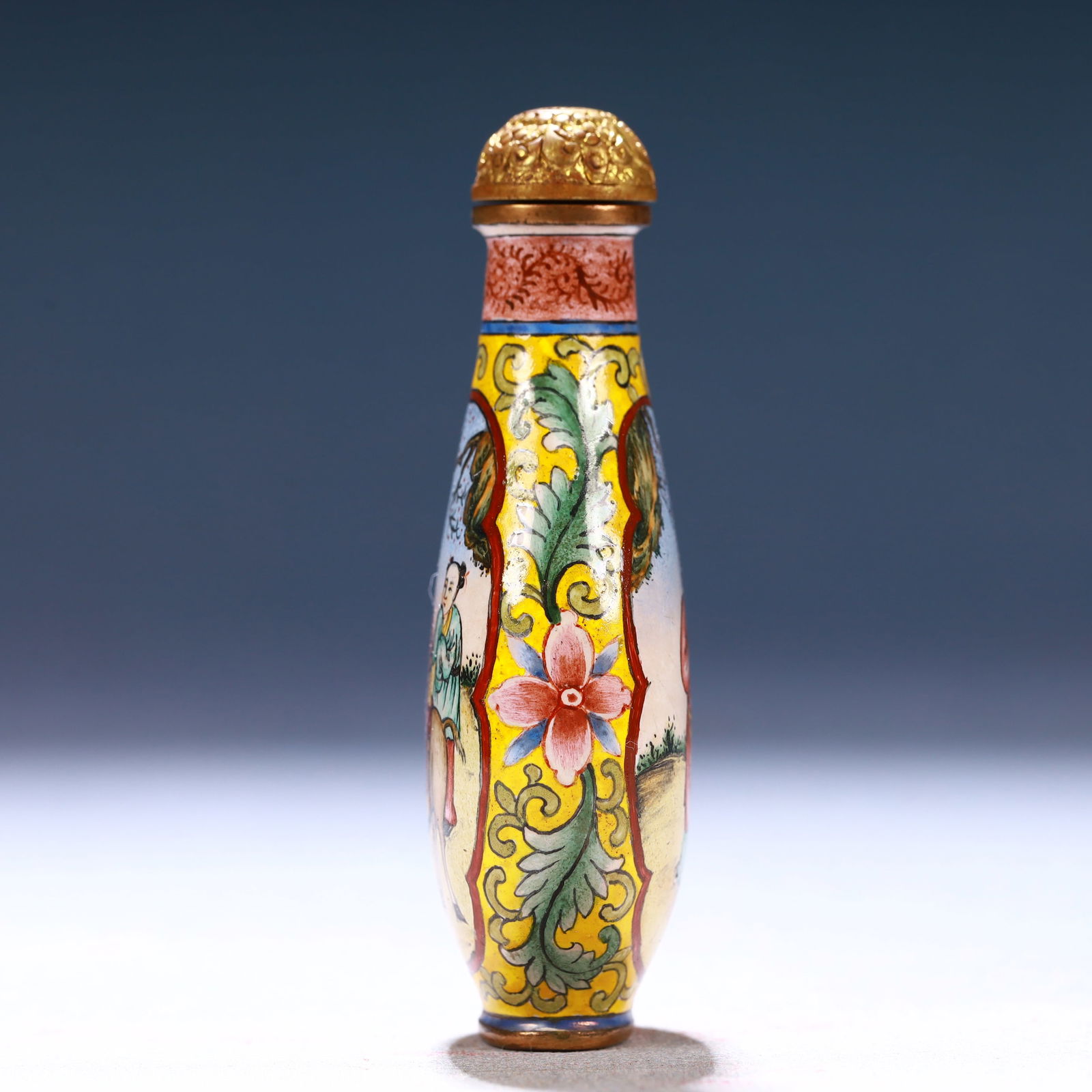 An Exquisite Painted Enamel Figure Pattern Snuff Bottle - 5