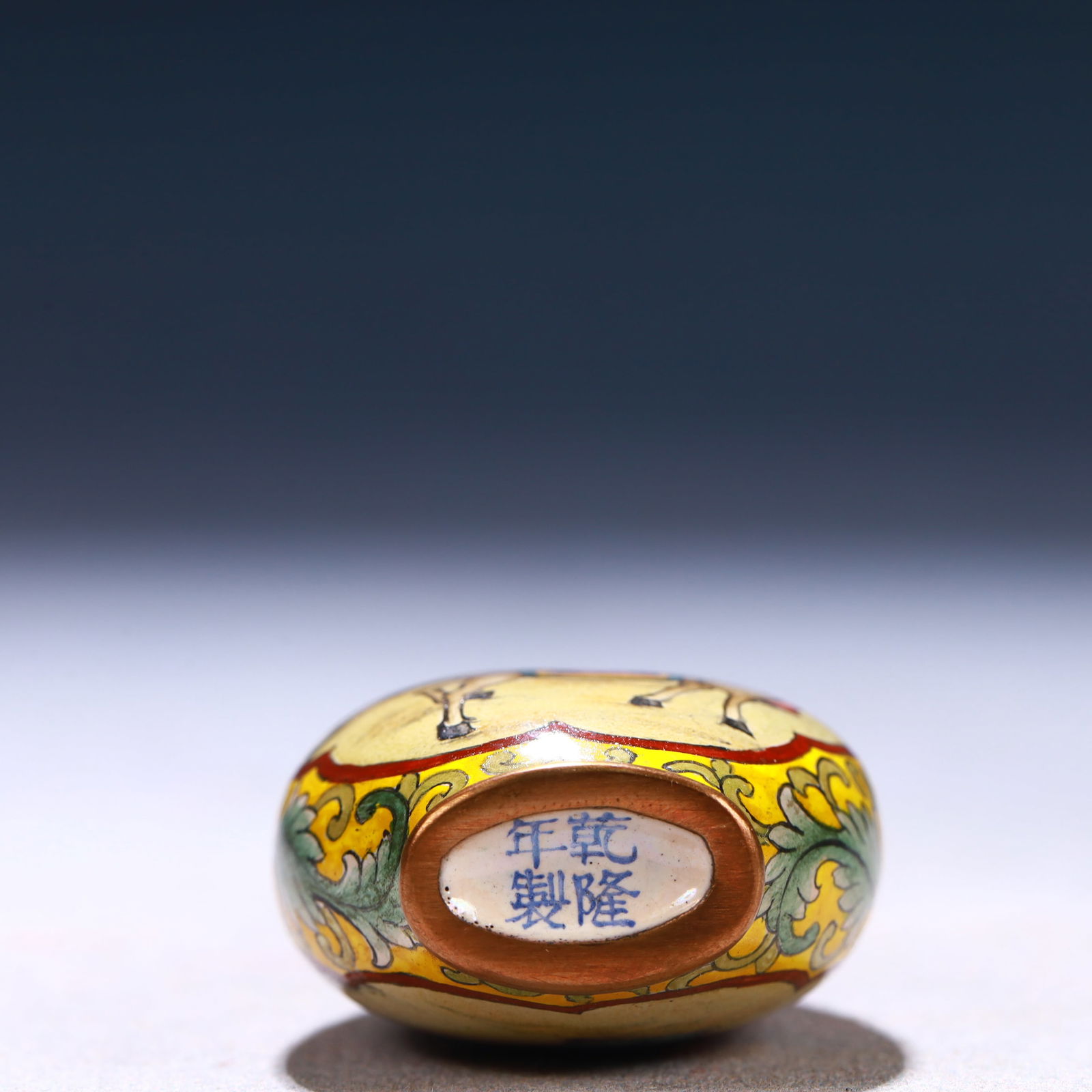 An Exquisite Painted Enamel Figure Pattern Snuff Bottle - 7