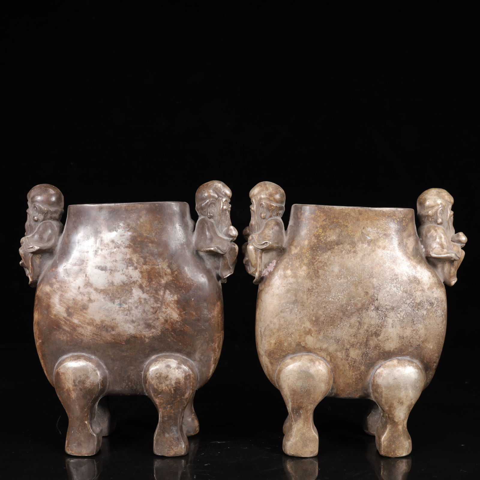 A Pair of Exquisite Silver Figure Pattern Vases: A Pair of Exquisite Silver Figure Pattern Vases,Qing Dynasty,China,Size:6.7inx2inx8.7in,Weight:3750g 一对银人物纹瓶,中国清代