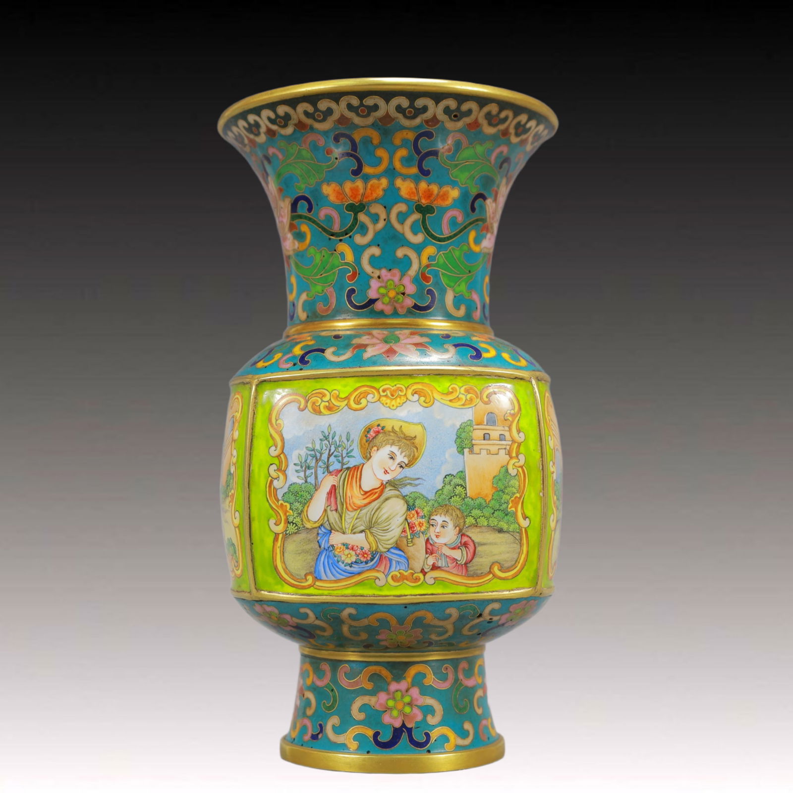 An Exquisite Painted Enamel Figure Pattern Vase: An Exquisite Painted Enamel Figure Pattern Vase,Qing Dynasty, China,Kangxi Four-character Mark,Size:3.5inx3.5inx7.1in,Weight:700g 画珐琅人物纹瓶,中Þ