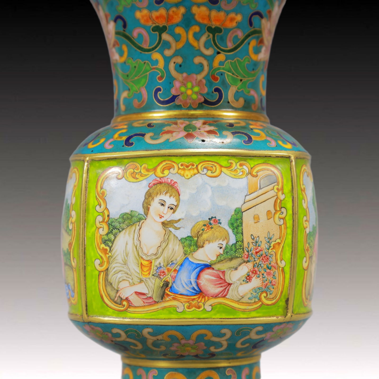 An Exquisite Painted Enamel Figure Pattern Vase - 8