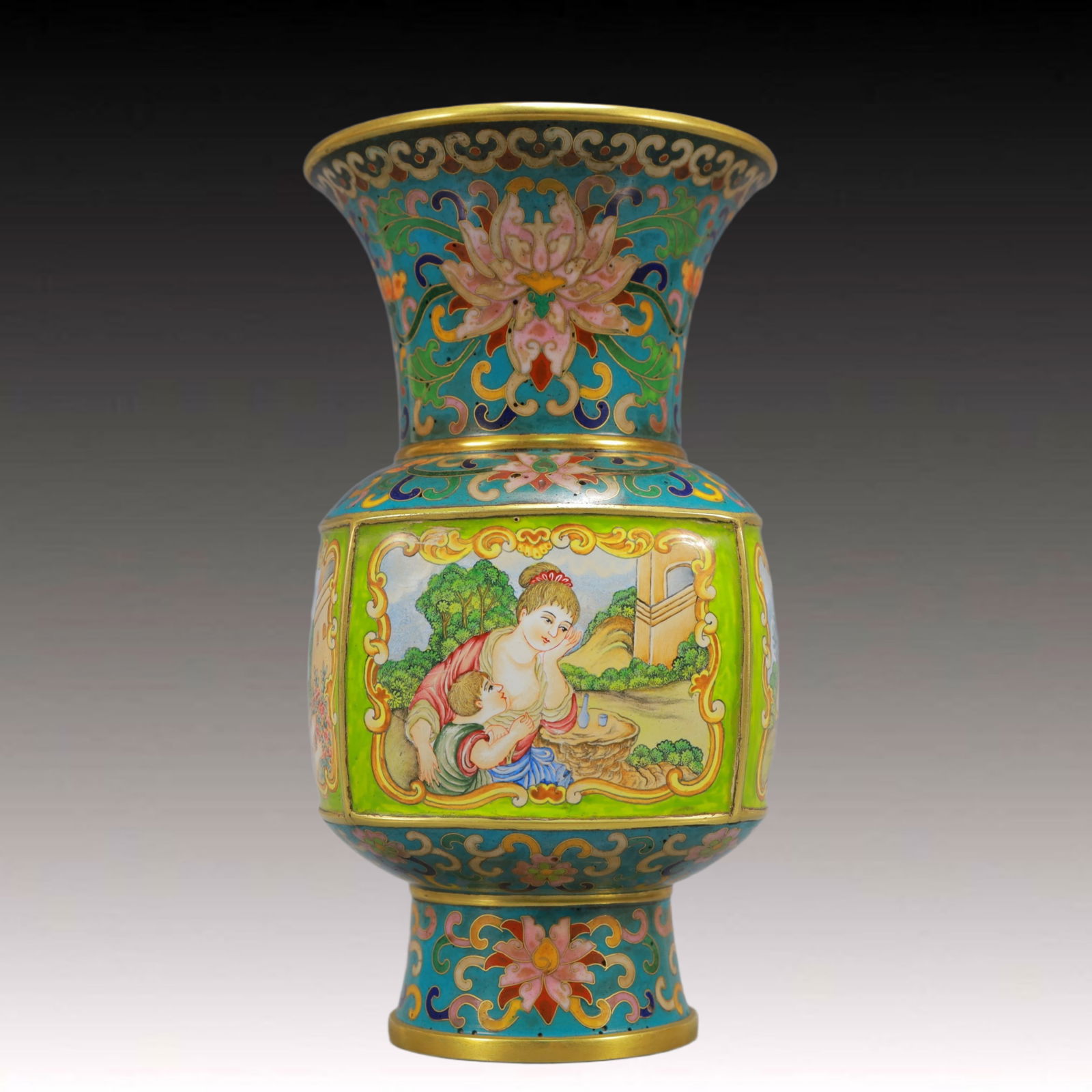 An Exquisite Painted Enamel Figure Pattern Vase - 9