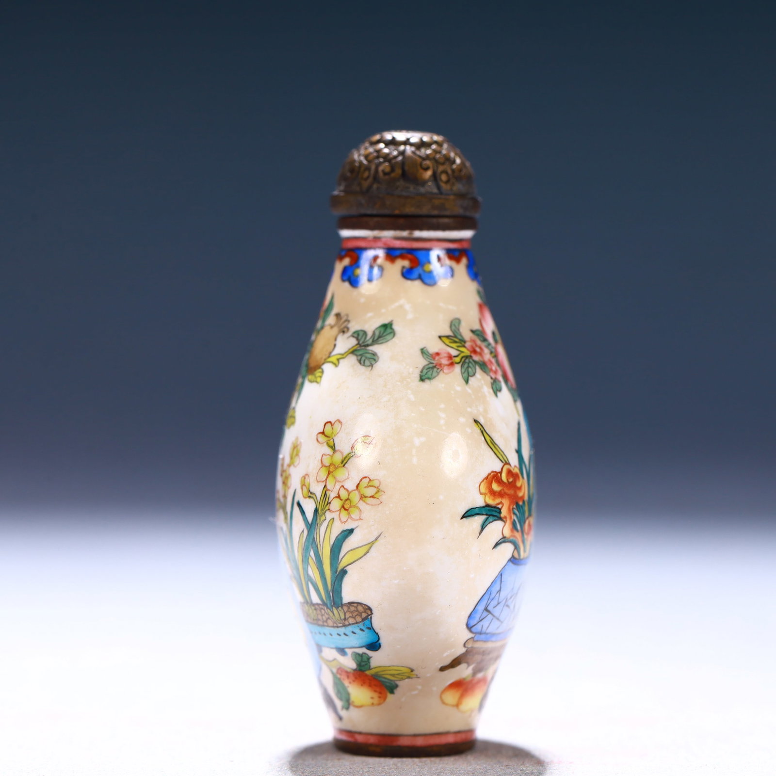 An Exquisite Painted Enamel Flower and Fruit Pattern Snuff Bottle - 5
