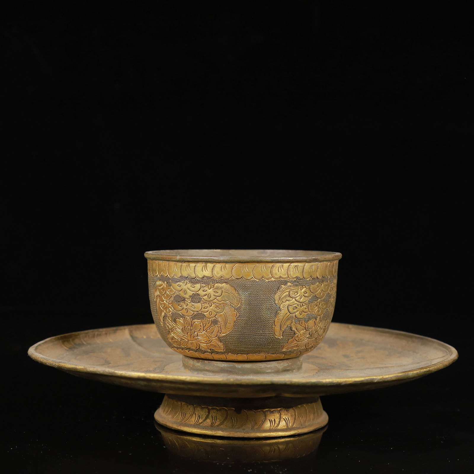 A Set of Fine Gilt Silver Flower Pattern Cups: A Set of Fine Gilt Silver Flower Pattern Cups,Qing Dynasty,China,Size:7.3inx3.1in,Weight:550g 一套银鎏金花卉纹杯,中国清代