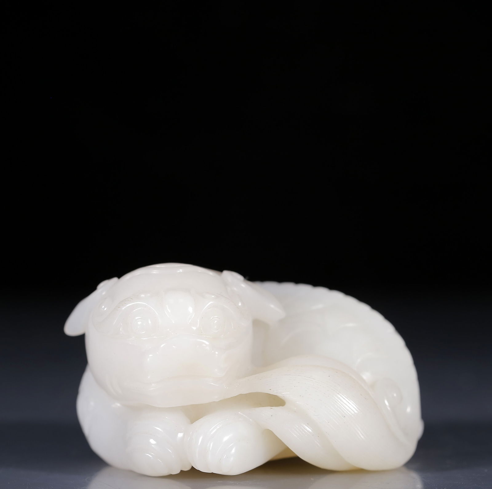 An Exquisite White Jade Unicorn Ornament: An Exquisite White Jade Unicorn Ornament,Qing Dynasty, China,Size:2.8inx2.4inx1.6in,Weight:265g 白玉独角兽摆件，清代