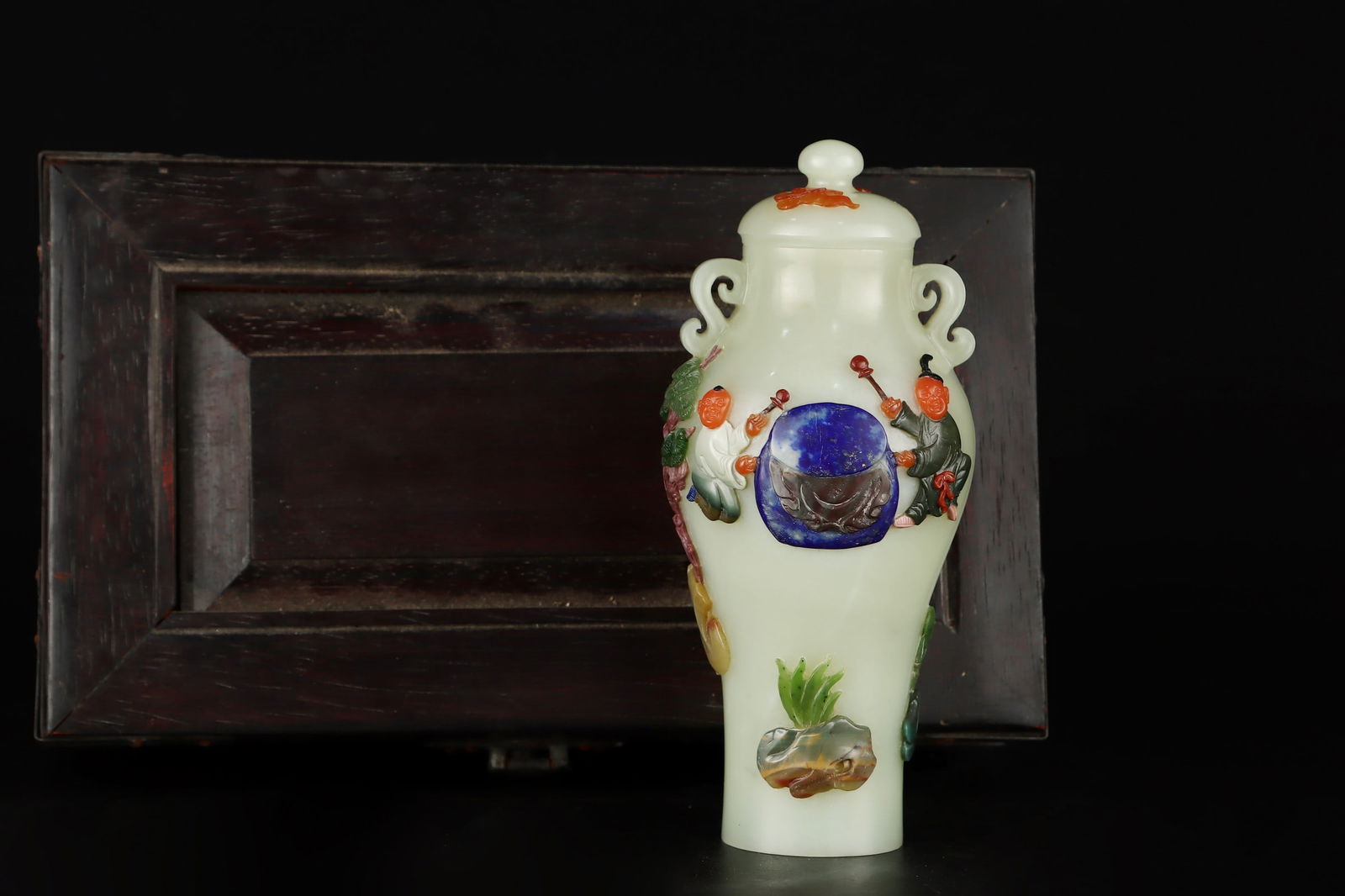 An Exquisite White Jade Figure Pattern Double-Ears Bottle,Inlaid Gems: An Exquisite White Jade Figure Pattern Double-Ears Bottle,Inlaid Gems,Qing Dynasty,China,Qianlong Four-character Mark,Size:7.3inx3.1in,Weight:435g 白玉人物纹双ň