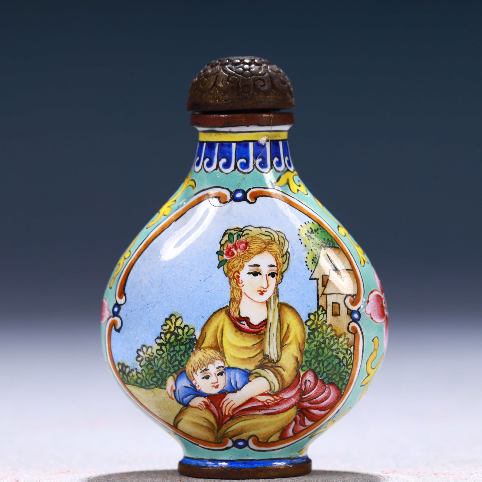 An Exquisite Painted Enamel Figure Pattern Snuff Bottle - 4