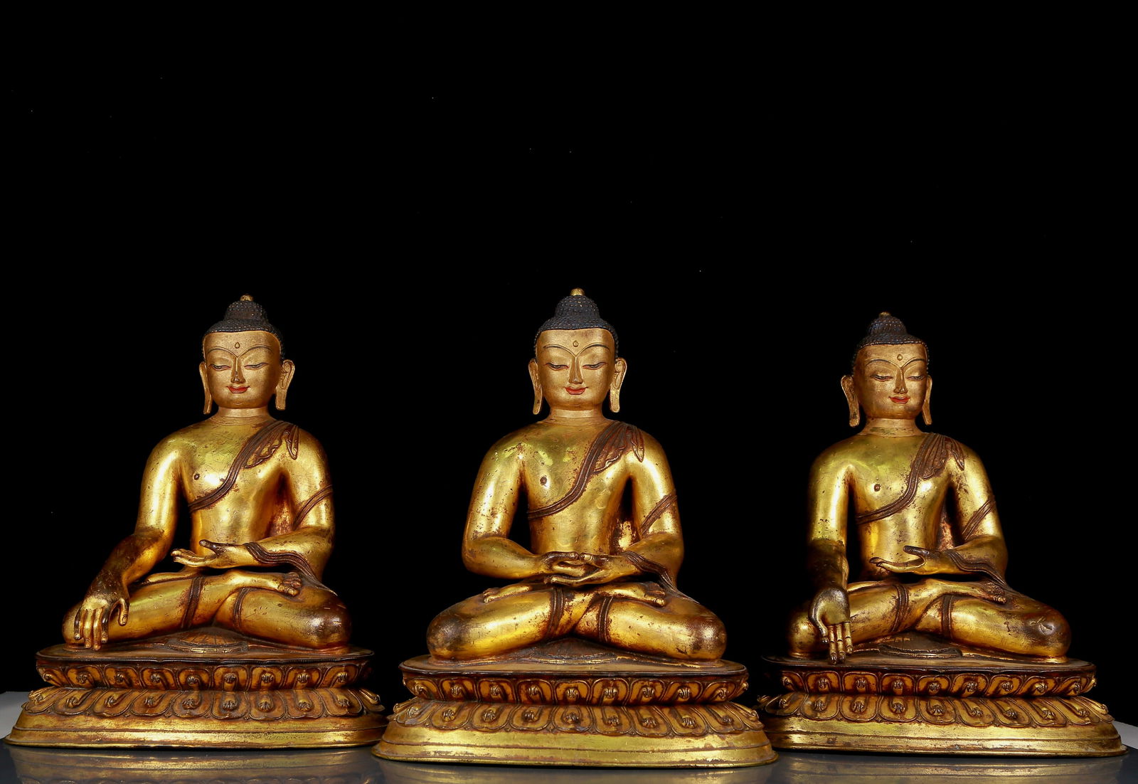 A group of huge gilt bronze statues of Sakyamuni (1 of 19)