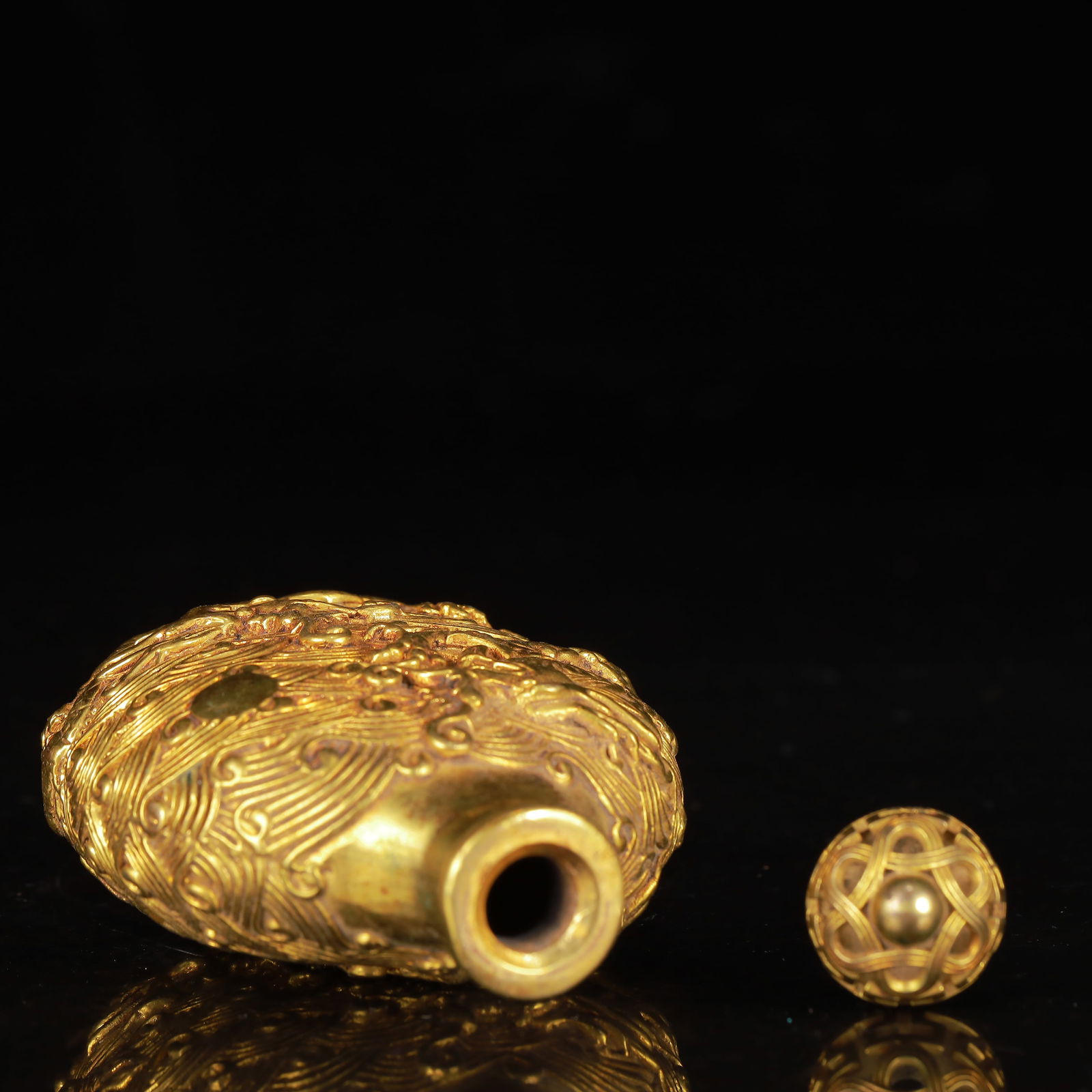 An Exquisite Gilt Bronze Dragon Pattern Vase - 8