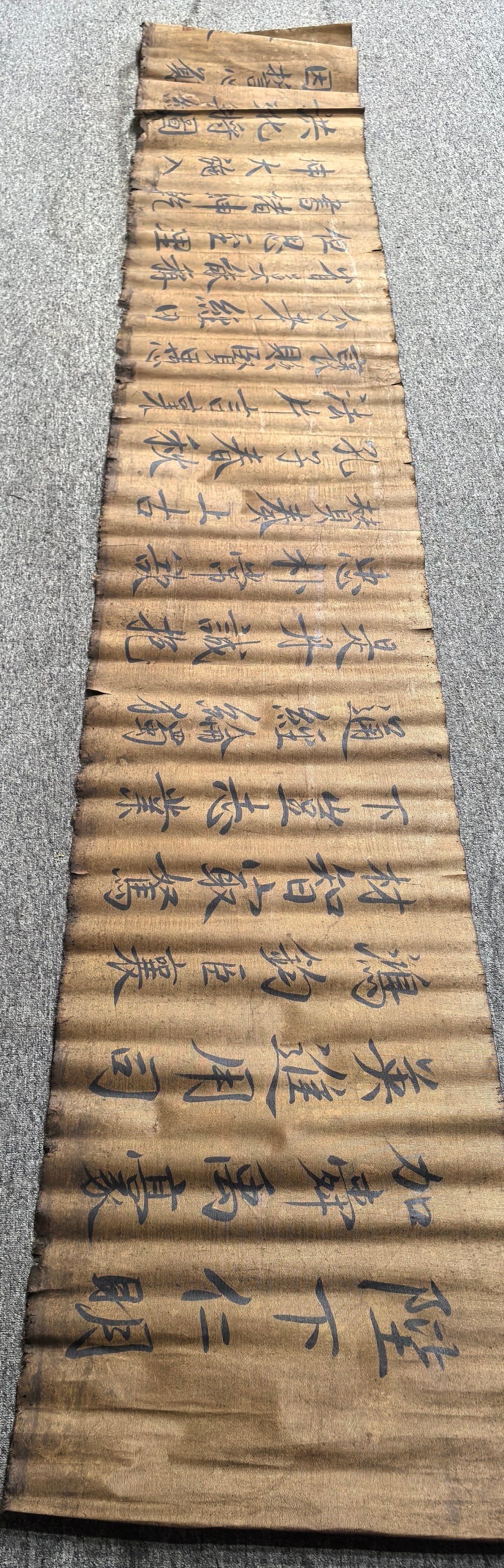 A Chinese Ink Calligraphy on Silk,Cai Xiang: A Chinese Ink Calligraphy on Silk,Cai Xiang,Size:18.5inx121.3in 一幅中国水墨绢本书法,蔡襄