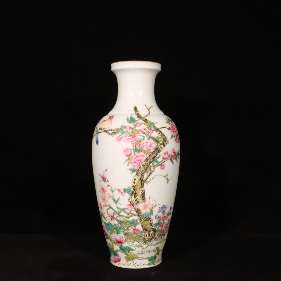 An Exquisite Enamel Painted Gold Flower and Bird Pattern Vase,With Poem: An Exquisite Enamel Painted Gold Flower and Bird Pattern Vase,With Poem,Qing Dynasty, China,Yongzheng Four-character Mark,Size:9.8inx4.3in 珐琅彩描金花鸟ń