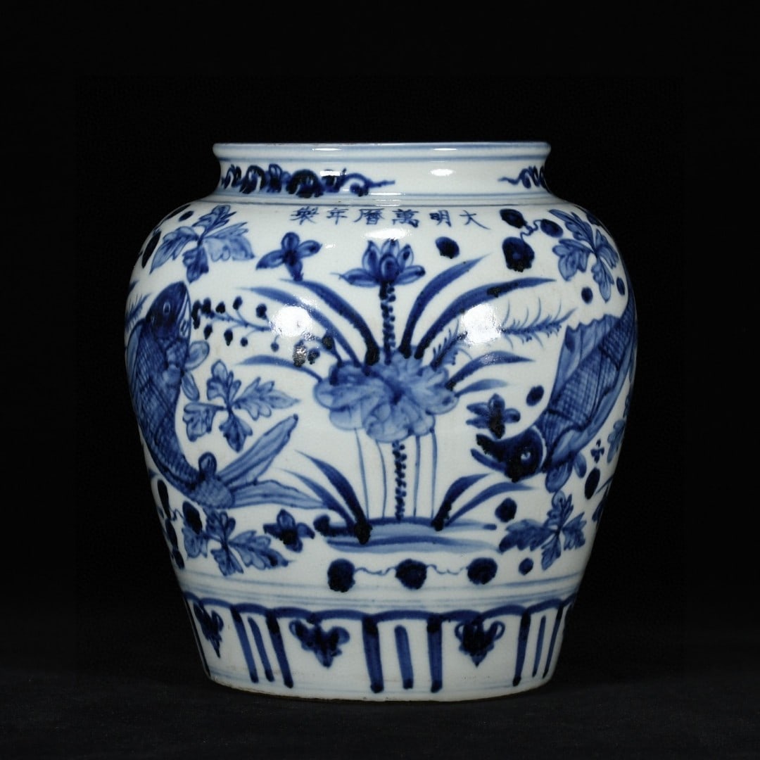 An Exquisite Blue and White Fish and Algae Pattern Jar: An Exquisite Blue and White Fish and Algae Pattern Jar,Ming Dynasty, China,Wanli Six-character Mark,Size:8.7inx8.3in 青花鱼藻纹罐,中国明代,&