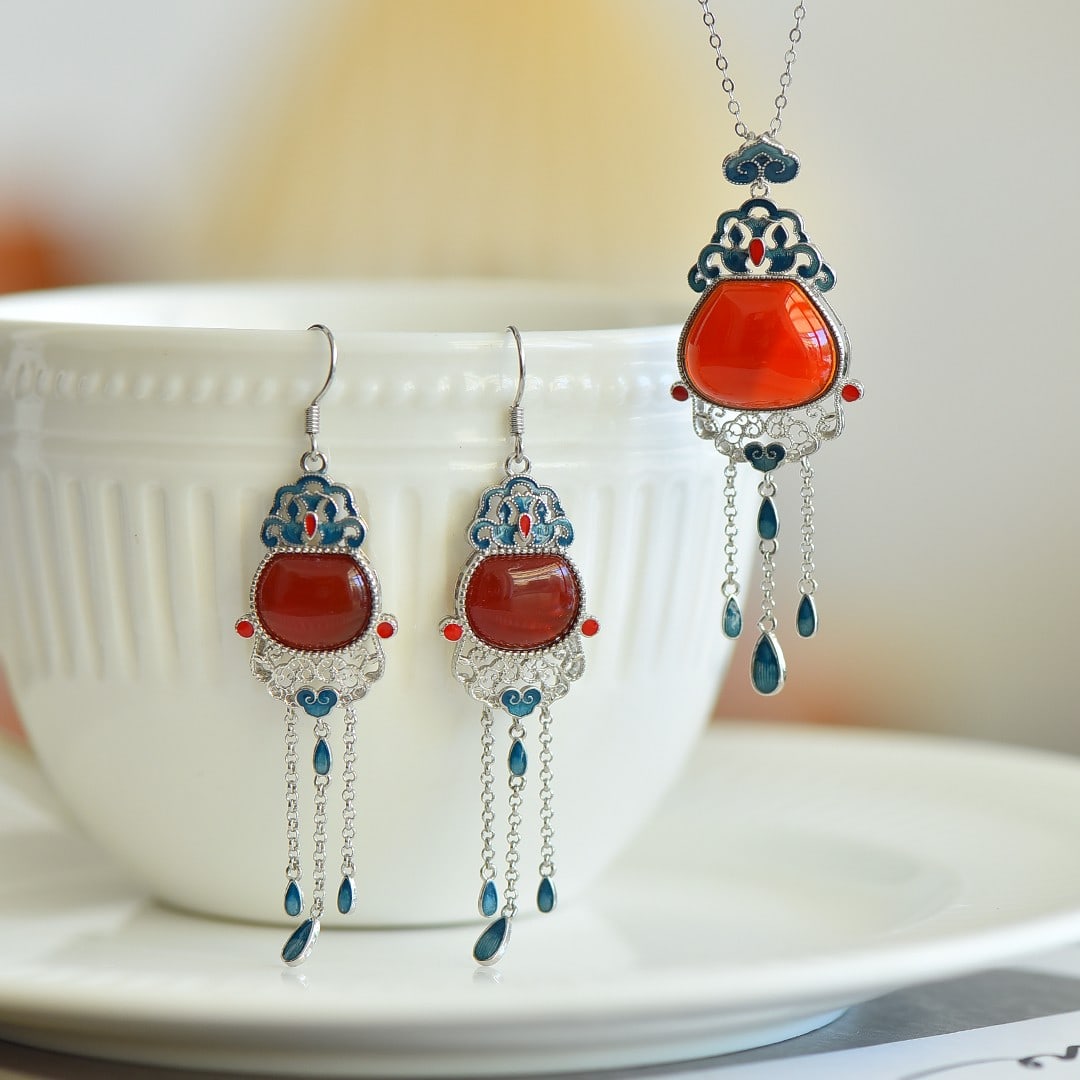 A Set of Fine Sterling Silver Inlaid Agate Jewelrys: A Set of Fine Sterling Silver Inlaid Agate Jewelrys 一套纯银镶玛瑙首饰