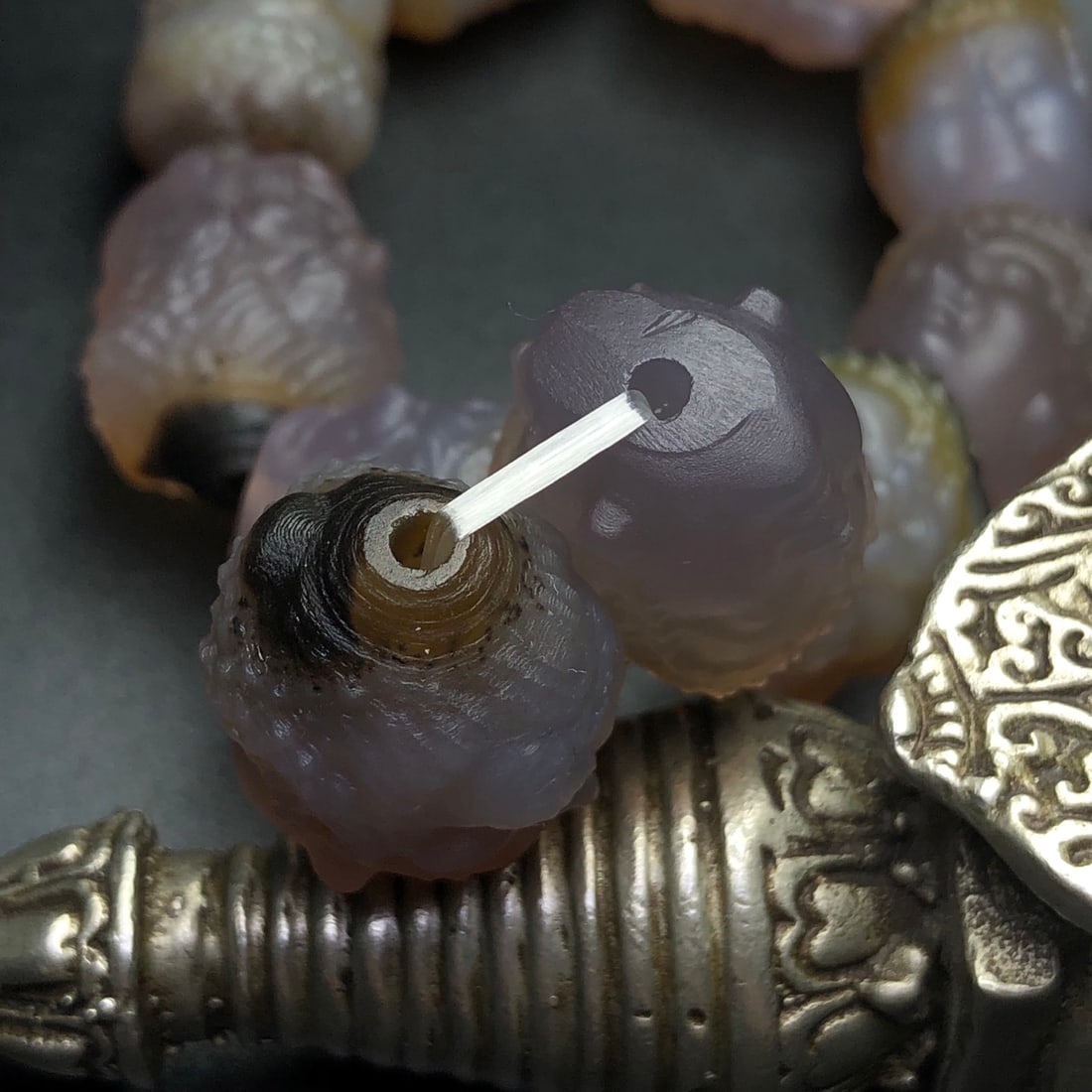 An Exquisite Agate Bracelets - 9