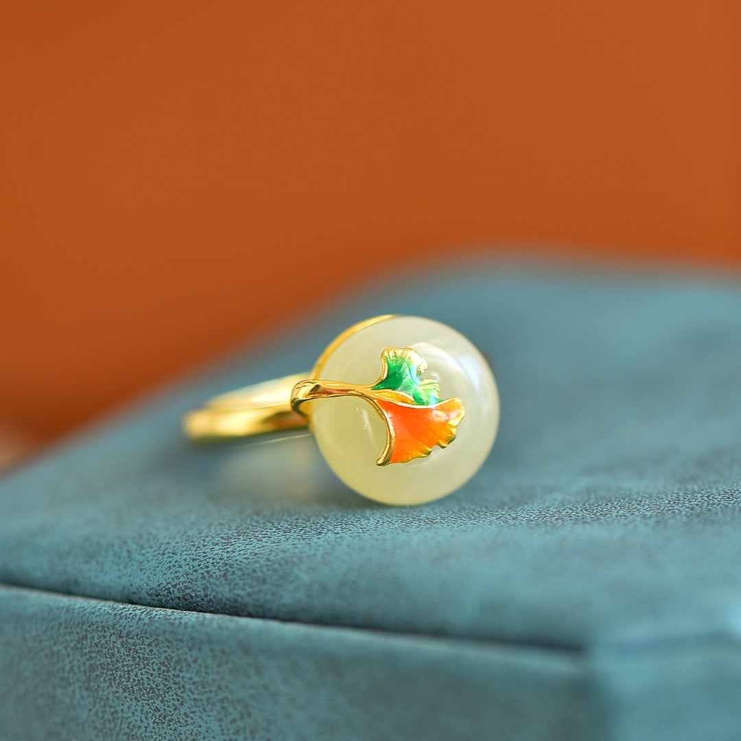 An Exquisite Sterling Silver-Gold Plated Inlaid White Jade Ring: An Exquisite Sterling Silver-Gold Plated Inlaid White Jade Ring,Size:12mmx12mm 纯银镀金镶白玉戒指