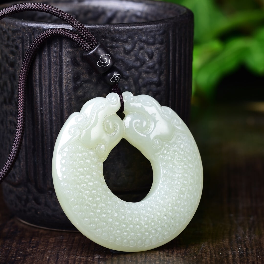An Exquisite White Jade Dragon Pattern Pendant - 2