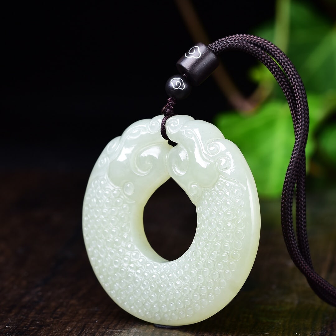 An Exquisite White Jade Dragon Pattern Pendant - 3