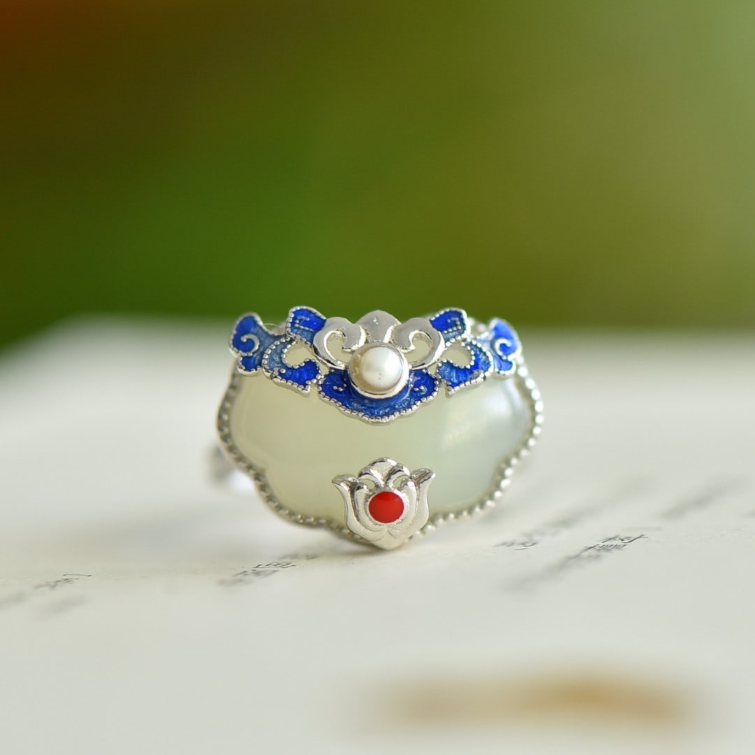 An Exquisite Sterling Silver Inlaid White Jade Enamel Ring,Inlaid Pearls: An Exquisite Sterling Silver Inlaid White Jade Enamel Ring,Inlaid Pearls,Size:13mmx18mm 纯银镶白玉珐琅戒指，嵌珍珠