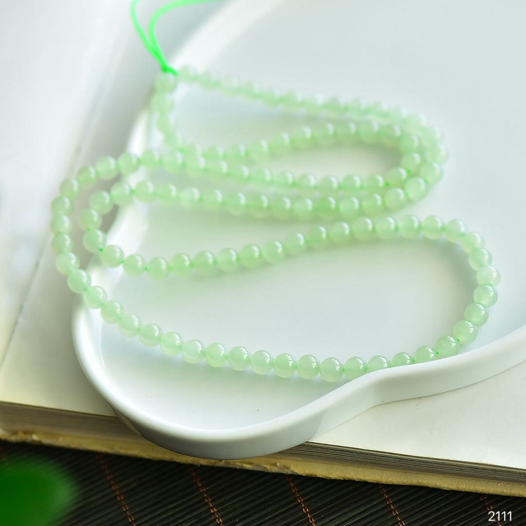 An Exquisite Greenish Jade Bracelets: An Exquisite Greenish Jade Bracelets,Size:6mm 寓意:『生活顺利 事业顺心 身体健康