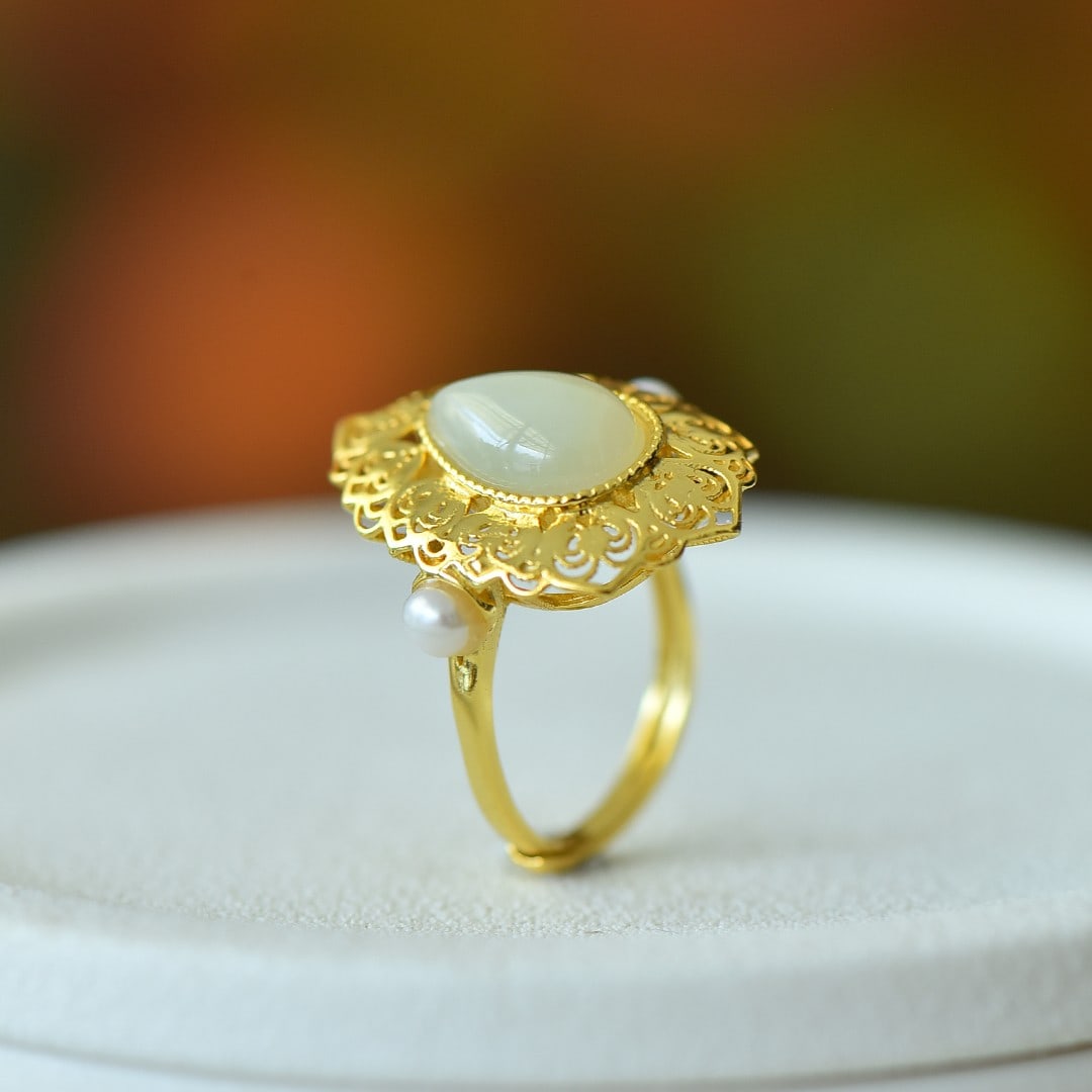 An Exquisite Sterling Silver-Gold Plated Inlaid White Jade Ring,Inlaid Pearls: An Exquisite Sterling Silver-Gold Plated Inlaid White Jade Ring,Inlaid Pearls,Size:8mmx12mm 纯银镀金镶白玉戒指,嵌珍珠