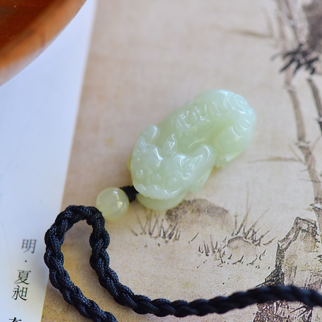 An Exquisite White Jade Auspicious Beast Pendant: An Exquisite White Jade Auspicious Beast Pendant,Size:27mmx38mm,Weight:8g 白玉瑞兽吊坠
