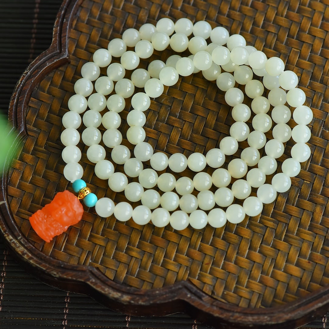 An Exquisite Greenish Jade Necklace,Inlaid Gold: An Exquisite Greenish Jade Necklace,Inlaid Gold,Size:6mm 