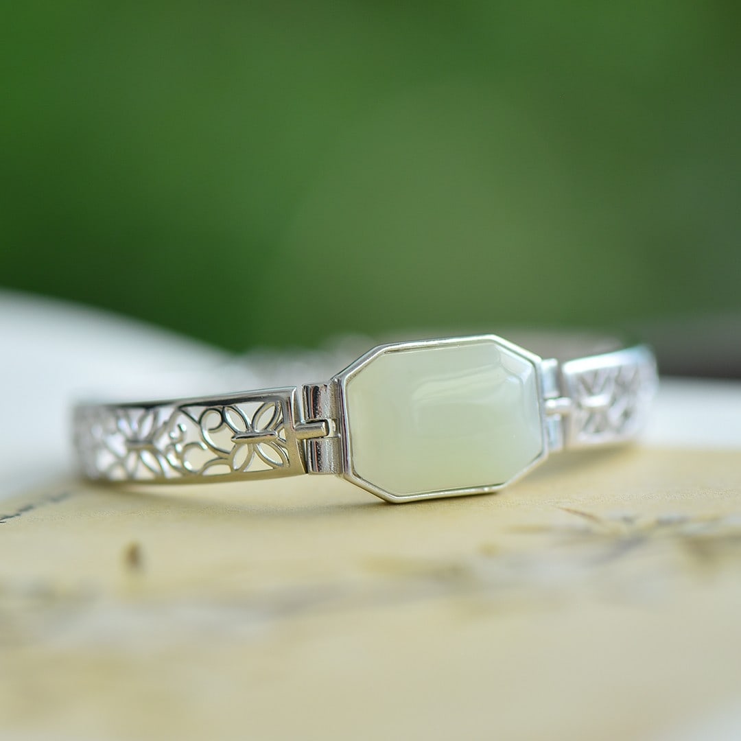 An Exquisite Sterling Silver Inlaid White Jade Bracelets: An Exquisite Sterling Silver Inlaid White Jade Bracelets 纯银镶白玉手镯
