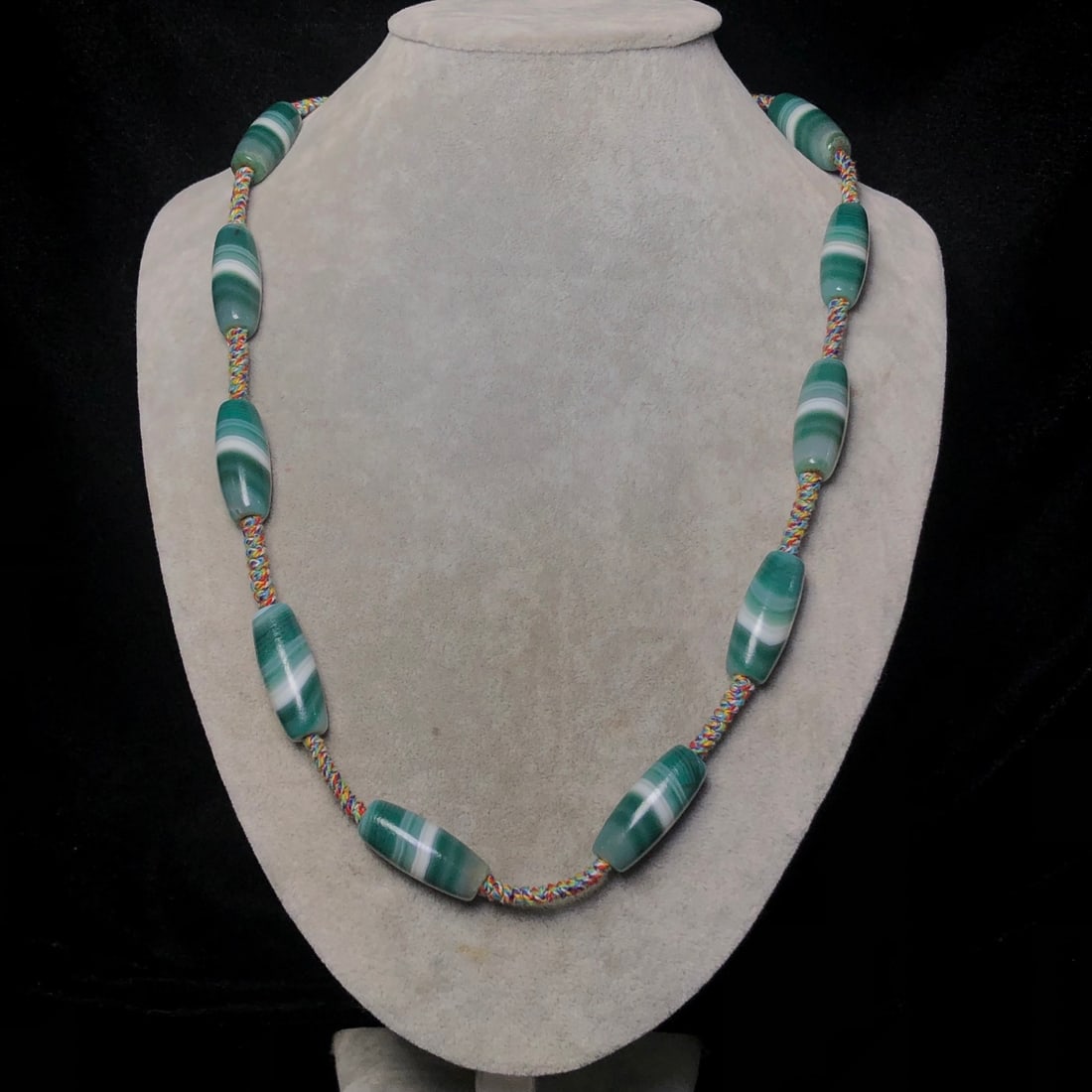 An Exquisite Agate Necklace - 9