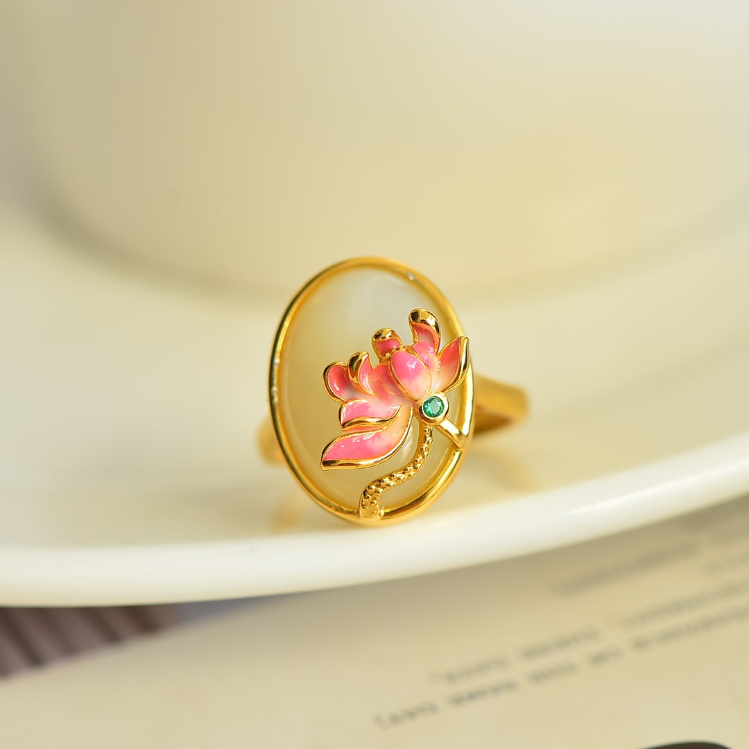 An Exquisite Sterling Silver-Gold Plated Inlaid White Jade Enamel Ring: An Exquisite Sterling Silver-Gold Plated Inlaid White Jade Enamel Ring,Size:13mmx18mm 纯银镀金镶白玉珐琅戒指
