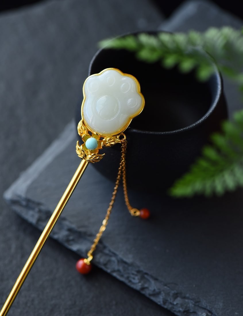 An Exquisite Sterling Silver-Gold Plated Inlaid White Jade Hairpin: An Exquisite Sterling Silver-Gold Plated Inlaid White Jade Hairpin,Size:24mmx25mm 纯银镀金镶白玉发簪