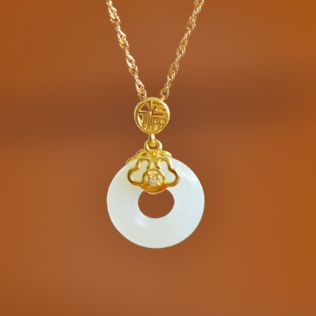 An Exquisite Sterling Silver-Gold Plated Inlaid White Jade Pendant: An Exquisite Sterling Silver-Gold Plated Inlaid White Jade Pendant,Size:15mmx15mm 纯银镀金镶白玉吊坠