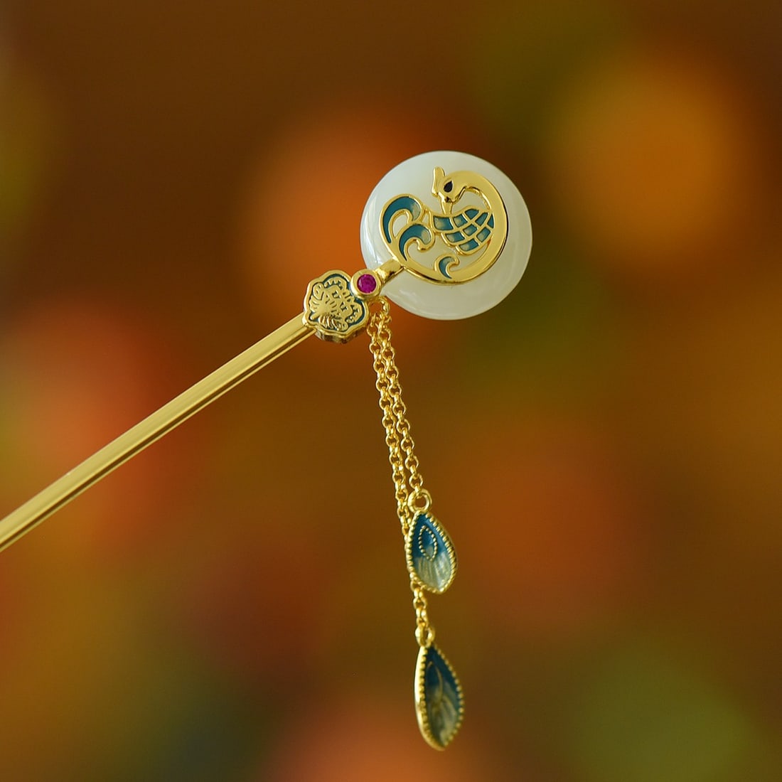 An Exquisite Sterling Silver-Gold Plated Inlaid White Jade Hairpin: An Exquisite Sterling Silver-Gold Plated Inlaid White Jade Hairpin,Size:18mmx18mm 纯银镀金镶白玉发簪