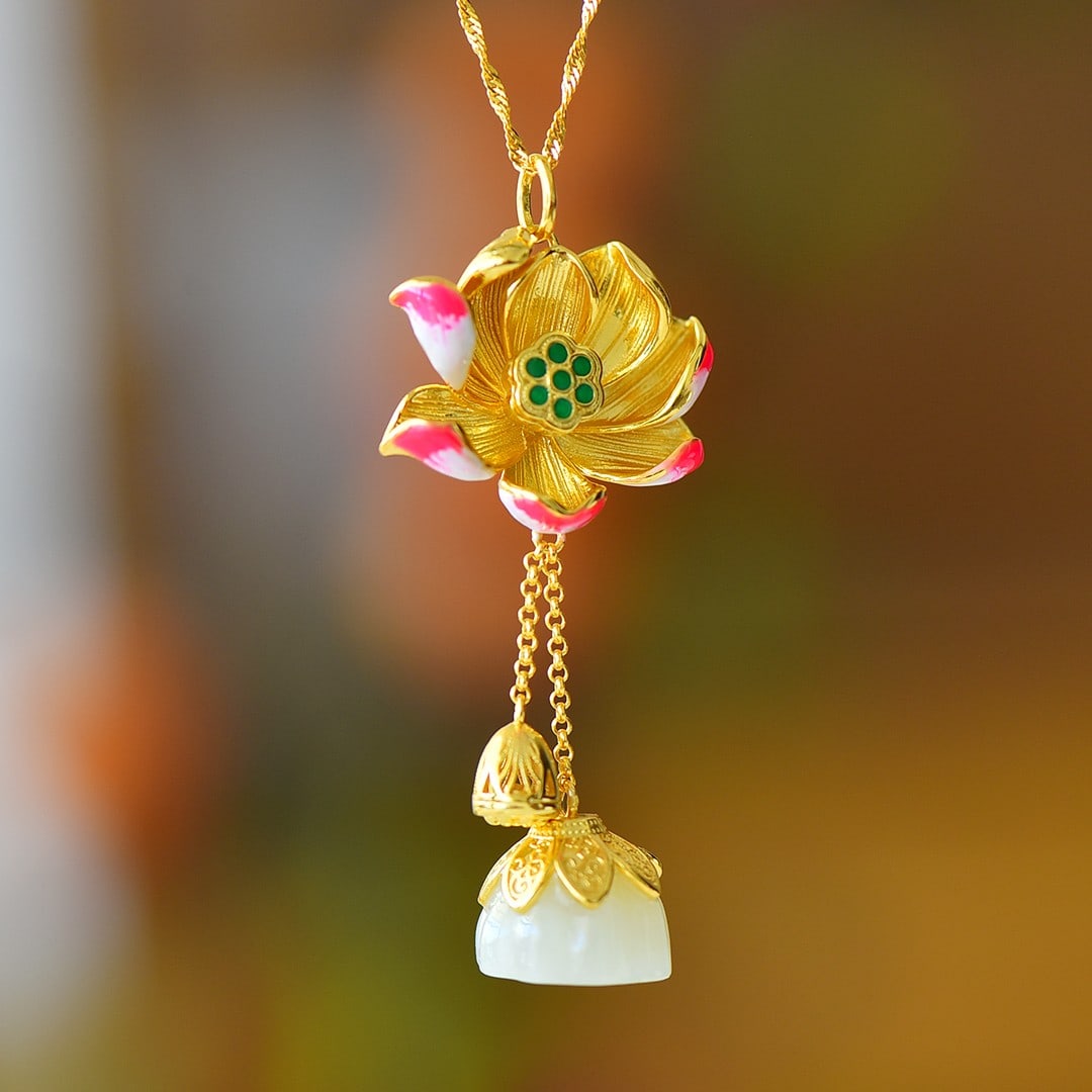 An Exquisite Sterling Silver-Gold Plated Inlaid White Jade Pendant: An Exquisite Sterling Silver-Gold Plated Inlaid White Jade Pendant 纯银镀金镶白玉吊坠