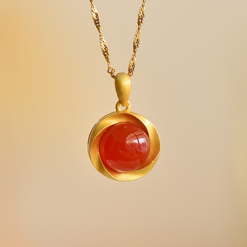 An Exquisite Sterling Silver-Gold Plated Inlaid Agate Pendant: An Exquisite Sterling Silver-Gold Plated Inlaid Agate Pendant,Size:10mmx10mm 纯银镀金镶玛瑙吊坠
