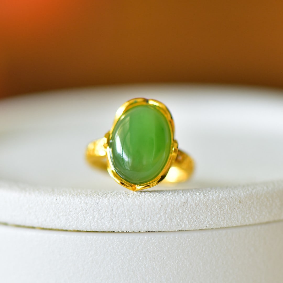 An Exquisite Sterling Silver-Gold Plated Inlaid Jasper Ring: An Exquisite Sterling Silver-Gold Plated Inlaid Jasper Ring,Size:6mmx8mm 纯银镀金镶碧玉戒指