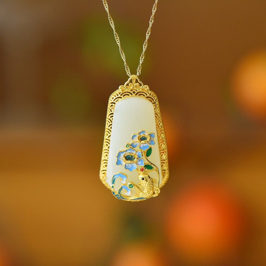 An Exquisite Sterling Silver-Gold Plated Inlaid White Jade Pendant: An Exquisite Sterling Silver-Gold Plated Inlaid White Jade Pendant,Size:19mmx34mm 纯银镀金镶白玉吊坠