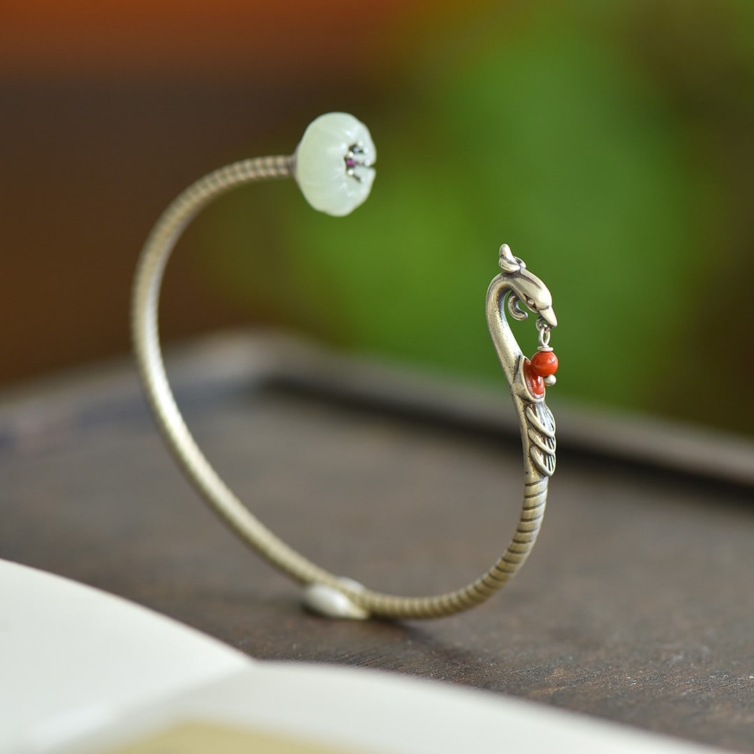 An Exquisite Sterling Silver Inlaid White Jade Bracelets: An Exquisite Sterling Silver Inlaid White Jade Bracelets,Size:12mmx12mm 纯银镶白玉手镯