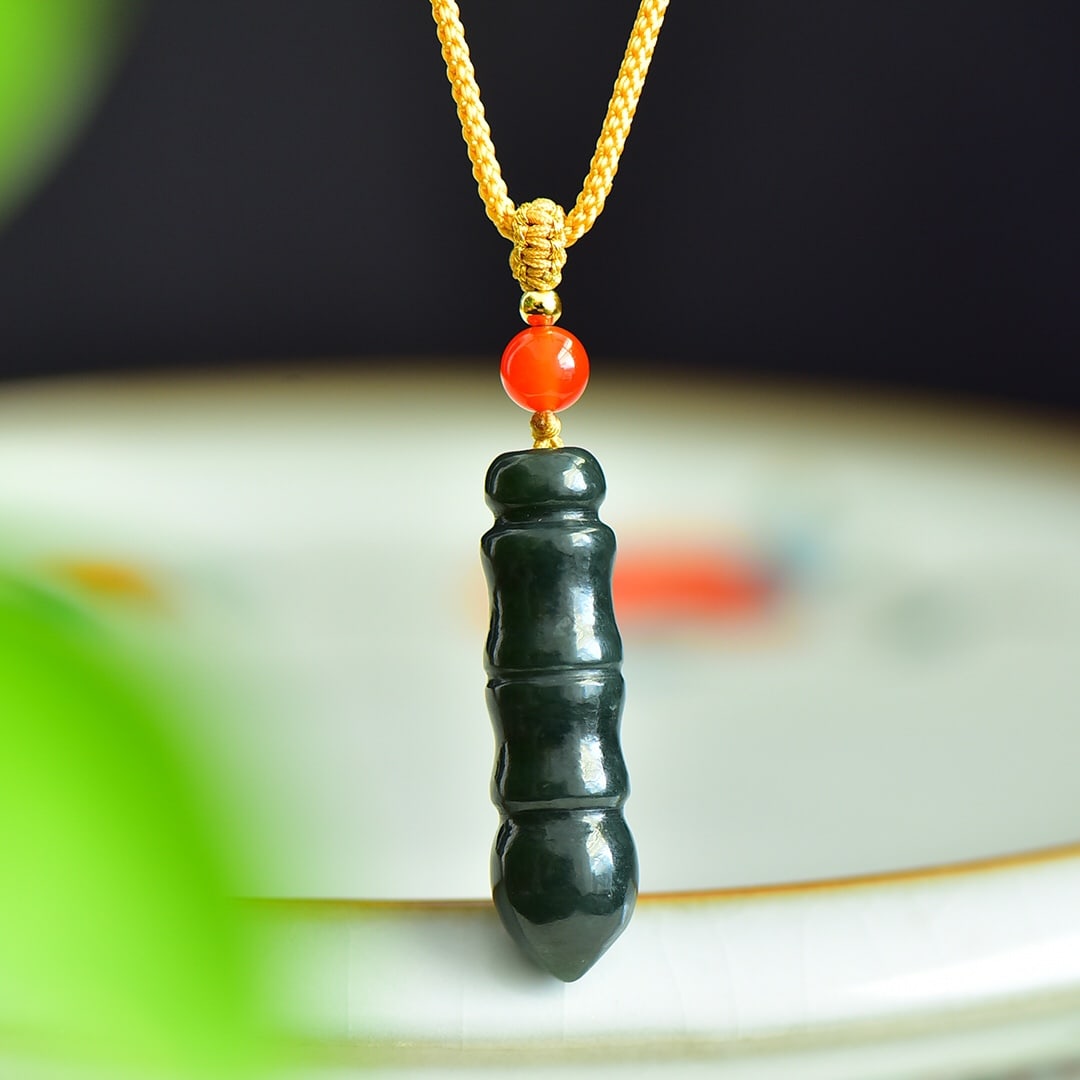 An Exquisite Sapphire Pendant: An Exquisite Sapphire Pendant,Size:37mmx9mm, 寓意:事业和财富的双丰收。 青玉挂件