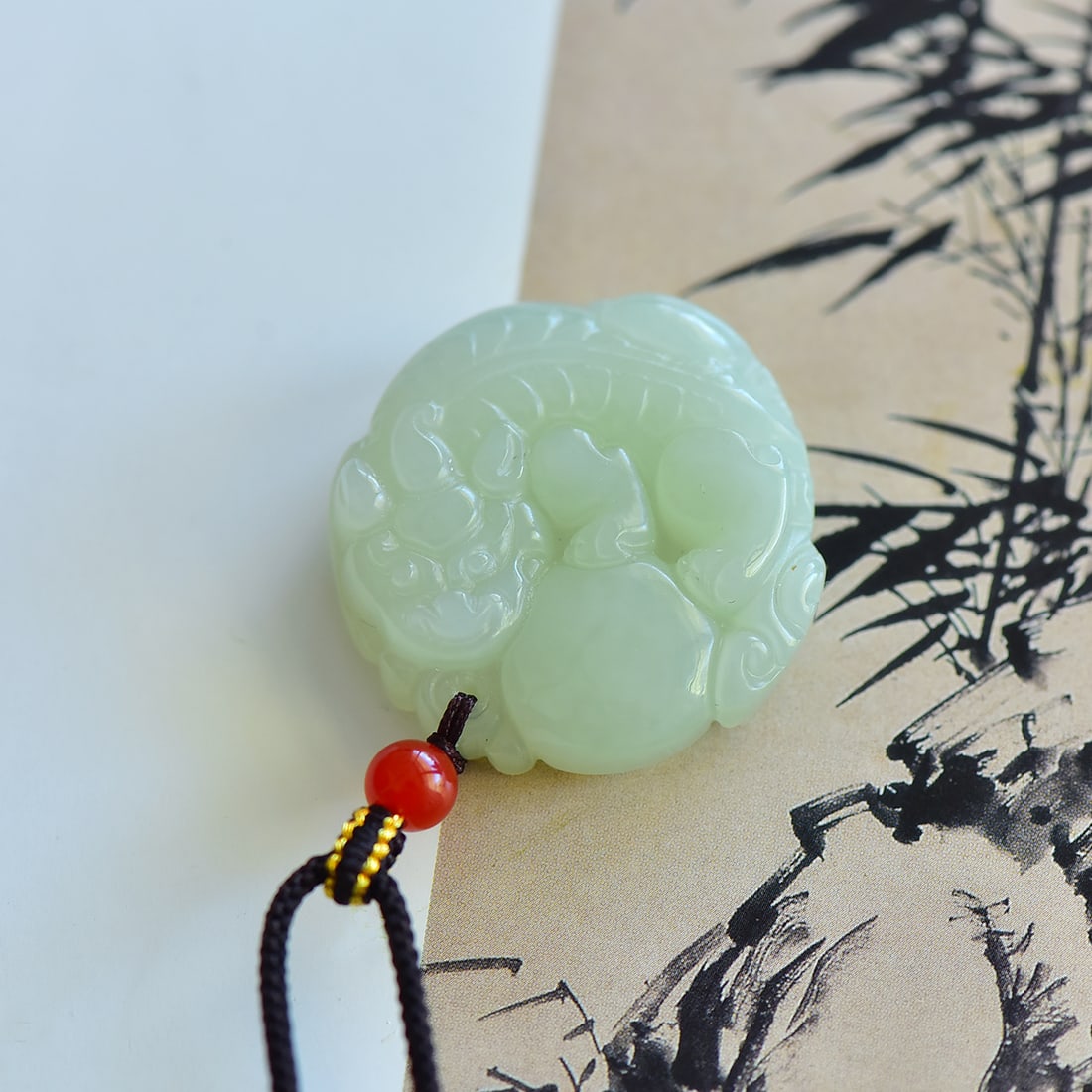 An Exquisite White Jade Auspicious Beast Pattern Pendant: An Exquisite White Jade Auspicious Beast Pattern Pendant,Size:35mmx35mm 寓意:天地守护,吉祥如意,辟邪护佑 白